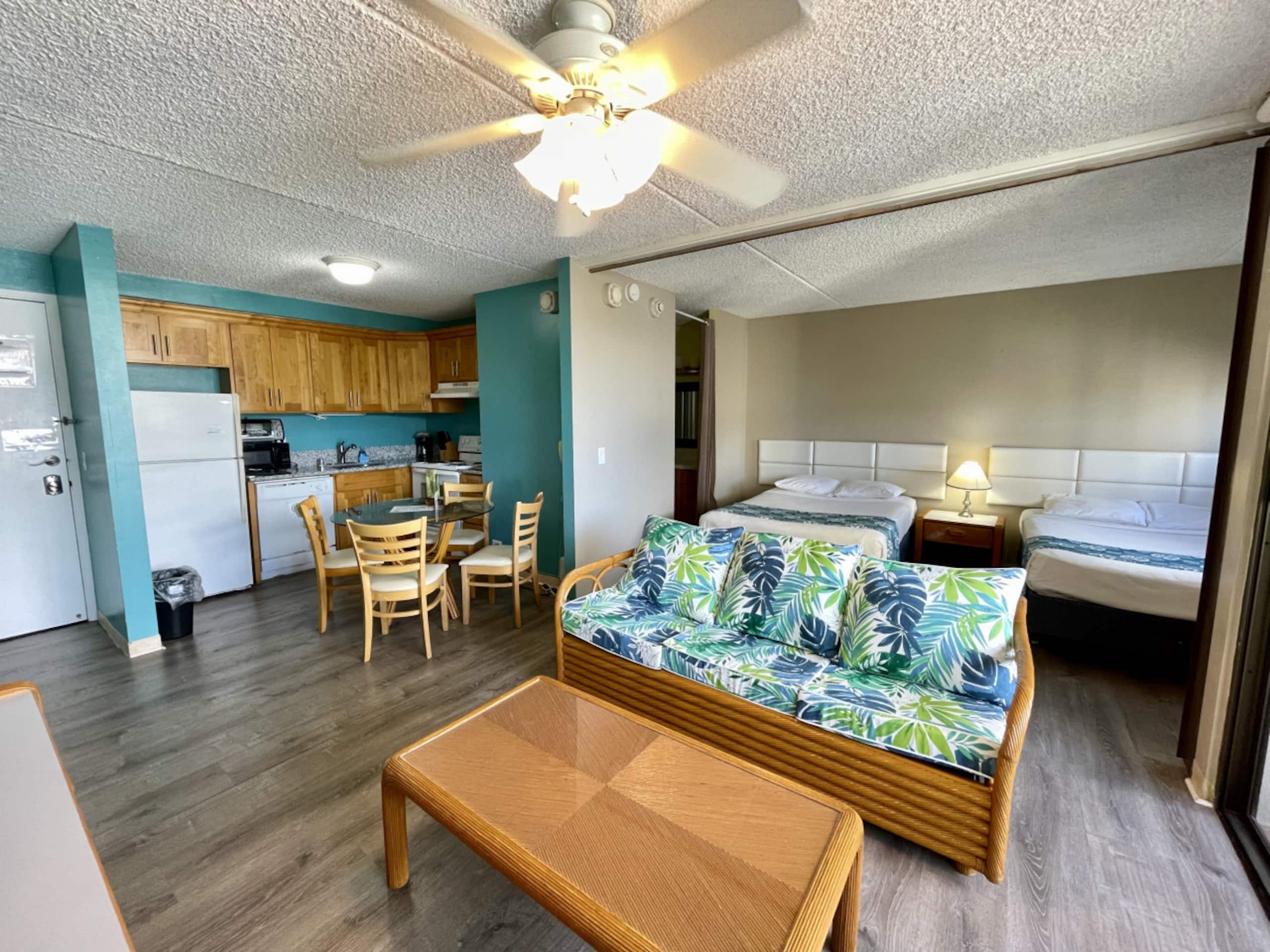 Condo in Honolulu · ★4.33 · 1 bedroom · 3 beds · 1 private bath - Image 2