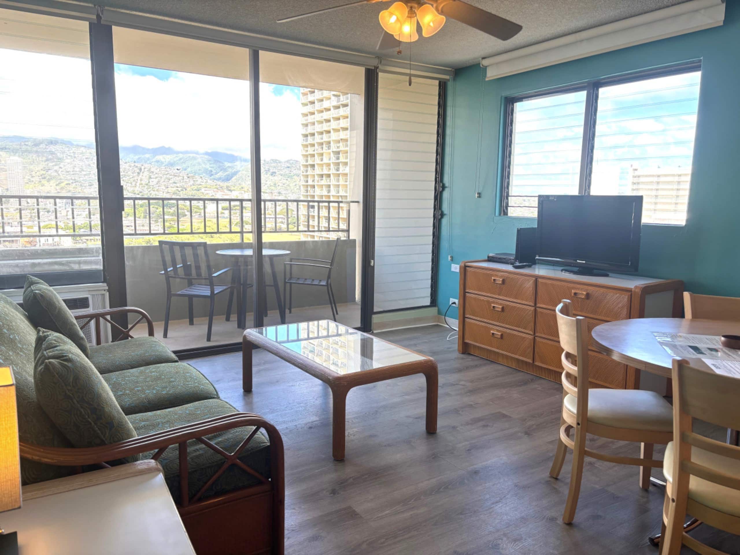 Condo in Honolulu · ★4.5 · 1 bedroom · 3 beds · 1 private bath - Image 2