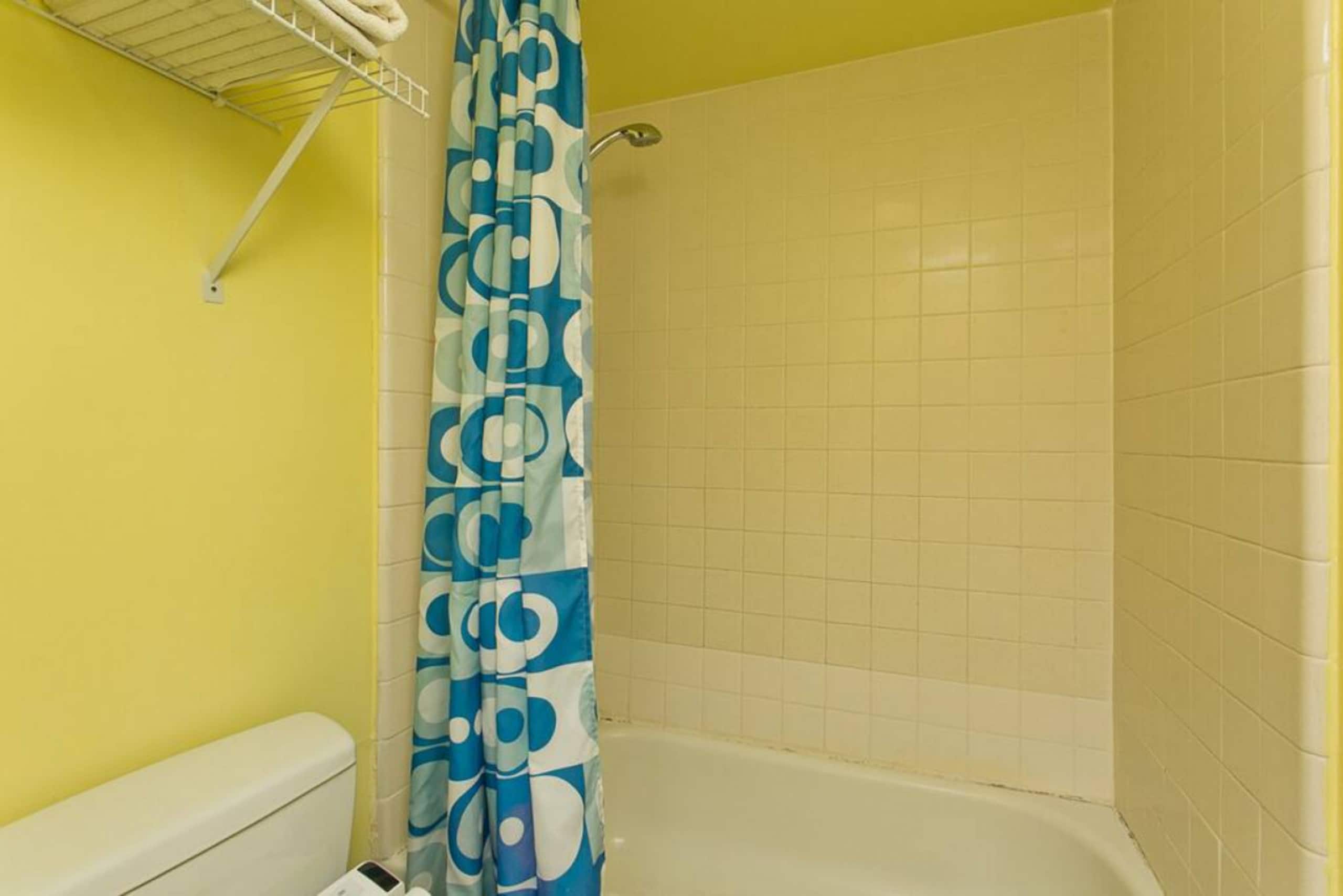 Condo in Honolulu · ★4.5 · 1 bedroom · 3 beds · 1 private bath - Image 12