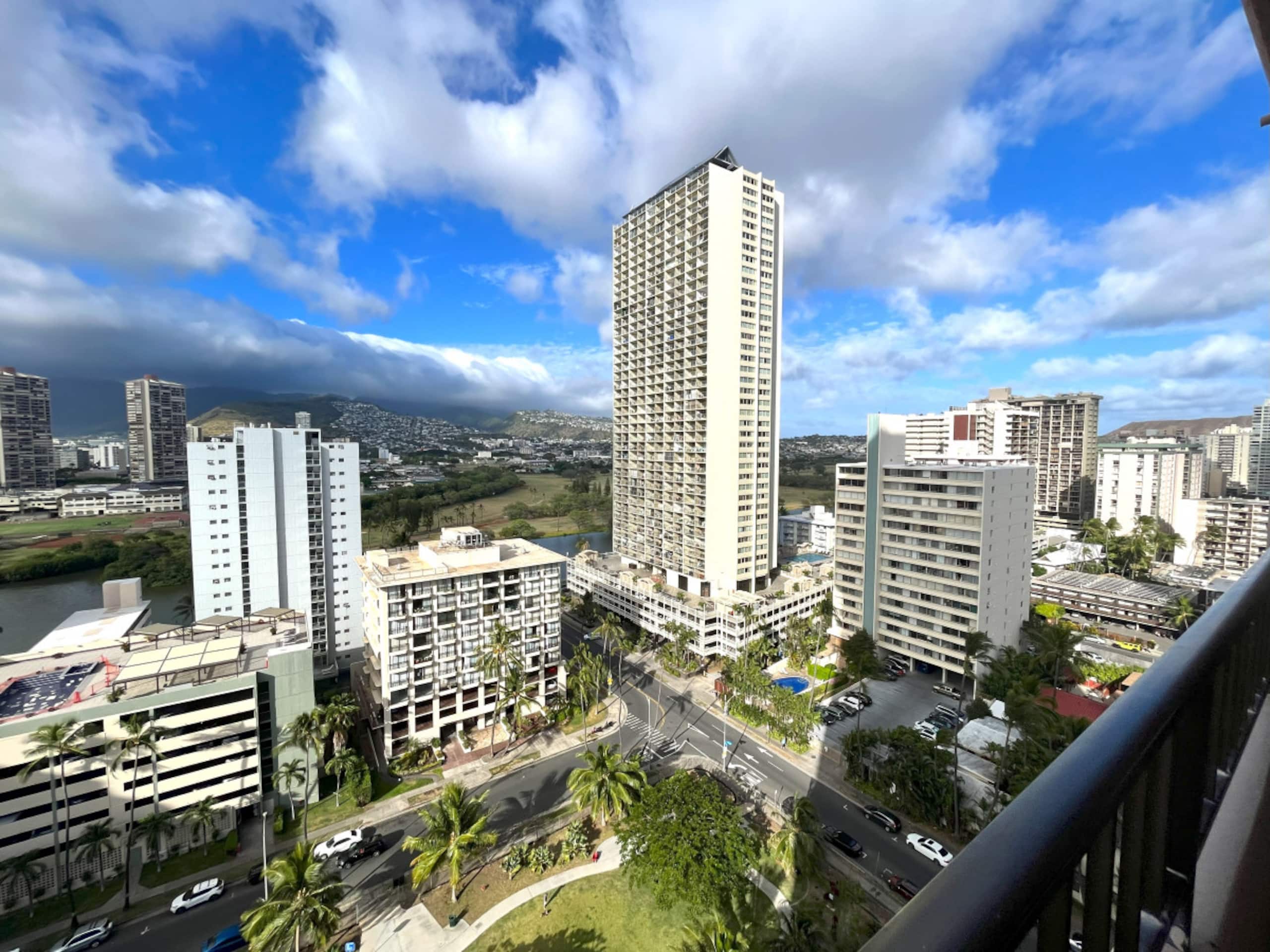 Condo in Honolulu · ★4.5 · 1 bedroom · 3 beds · 1 private bath - Image 17
