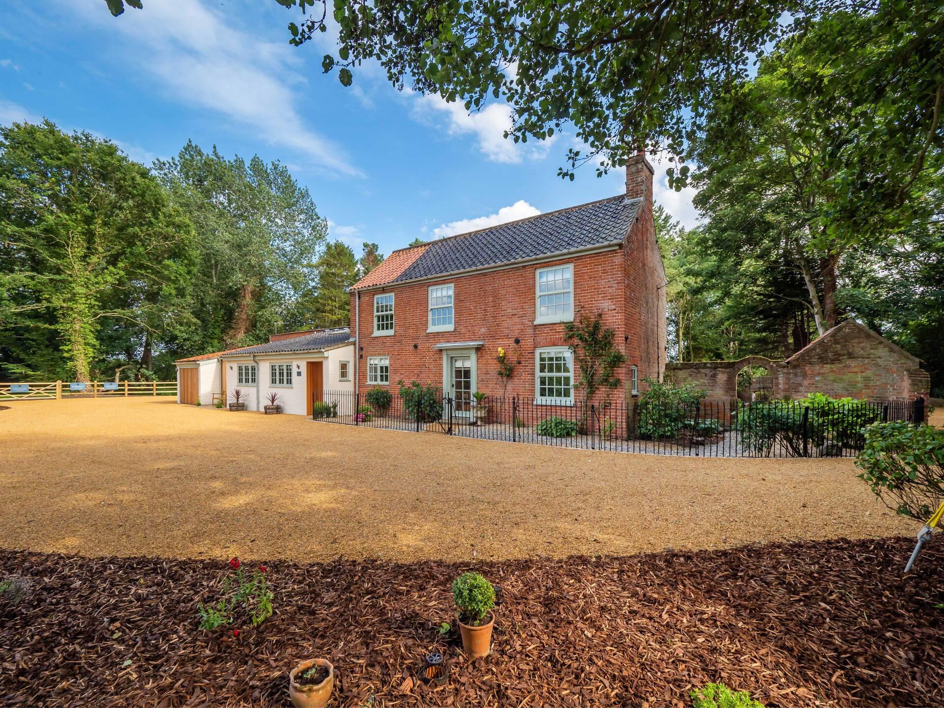 Broad House — photo 2