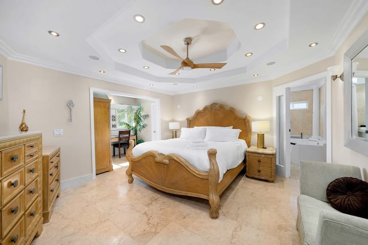 მე-2 სართულის მთავარი საძინებლის შესასვლელი