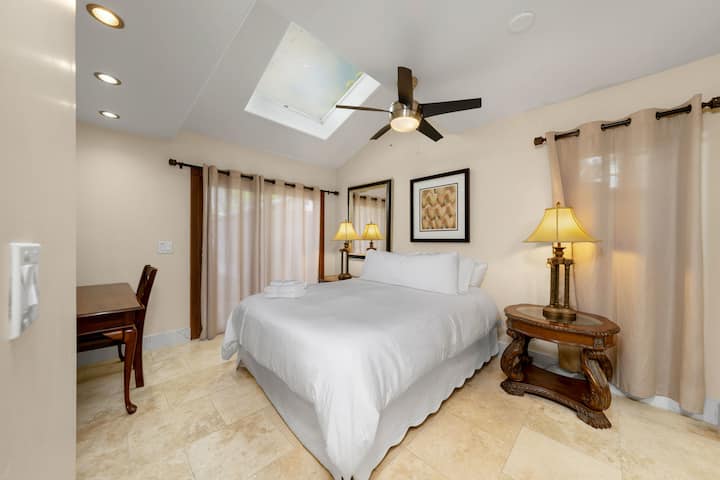 1-ლი სართულის საძინებელი 3 სააბაზანოთი