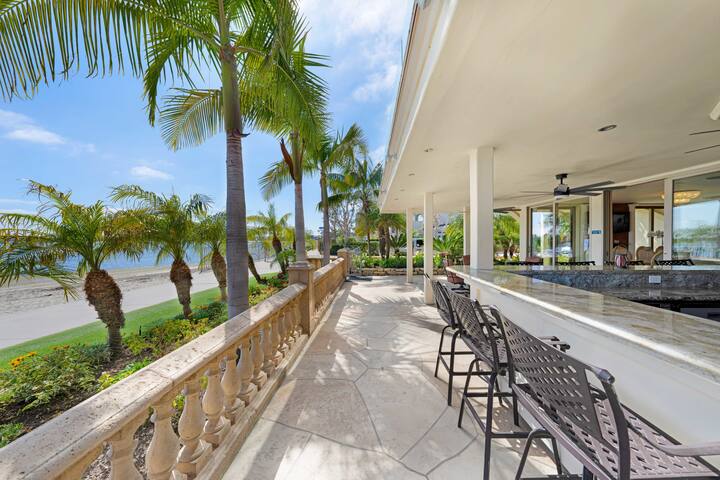 Luxurious Waterfront Escape gallery image 5