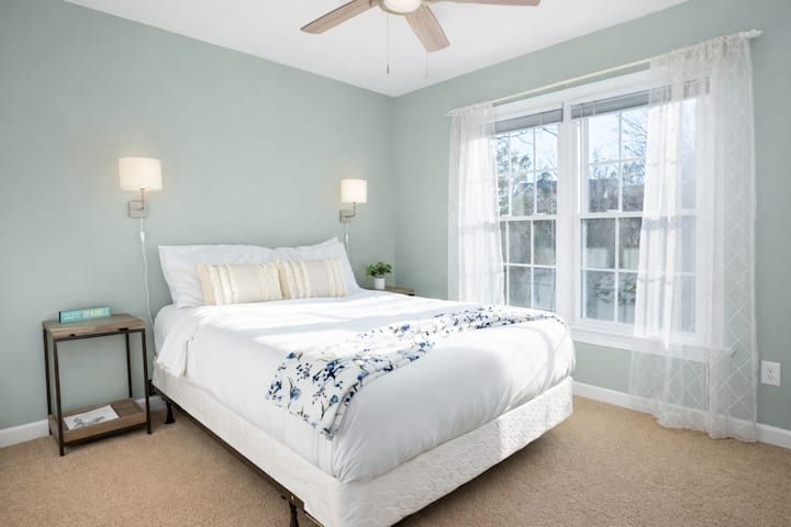 Second Floor Bedroom with Queen Bed