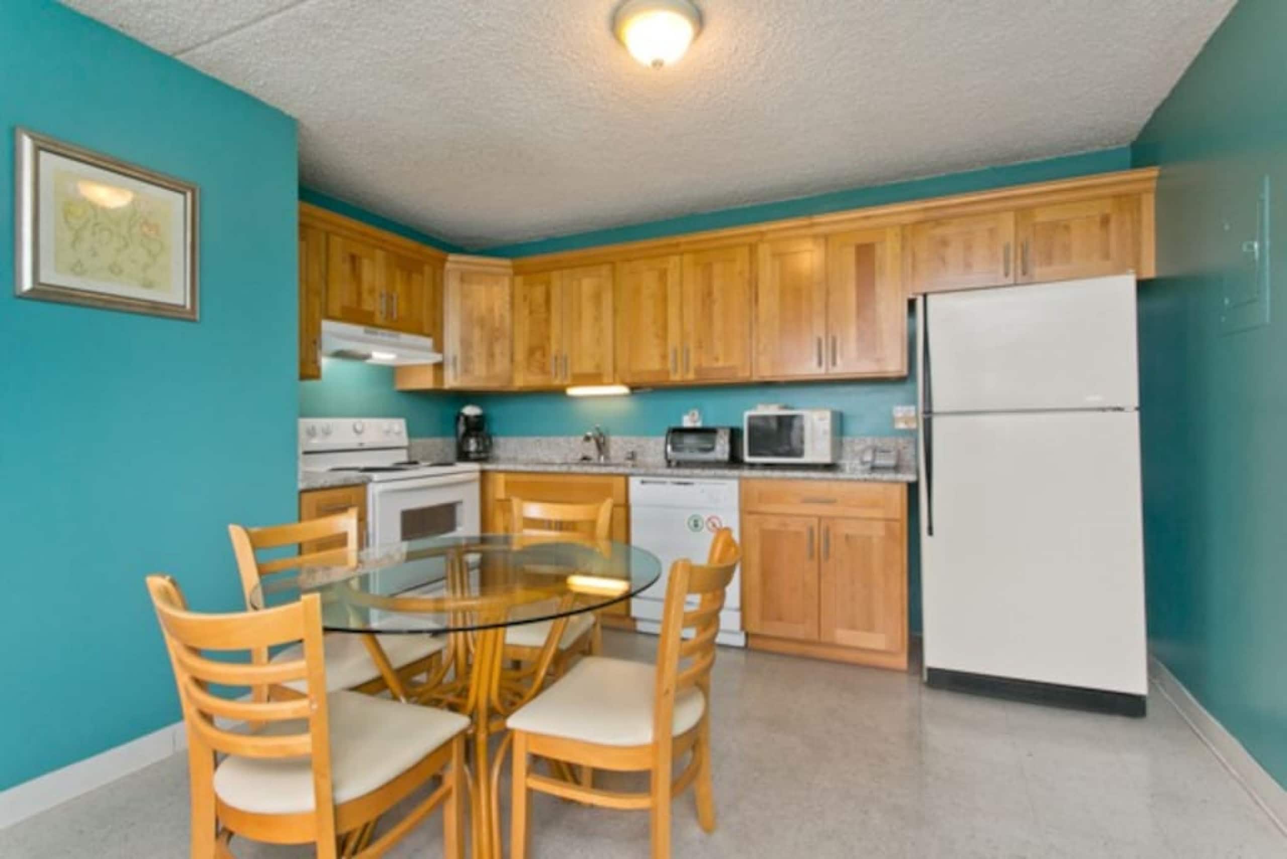 Condo in Honolulu · ★4.0 · 1 bedroom · 3 beds · 1 private bath - Image 5