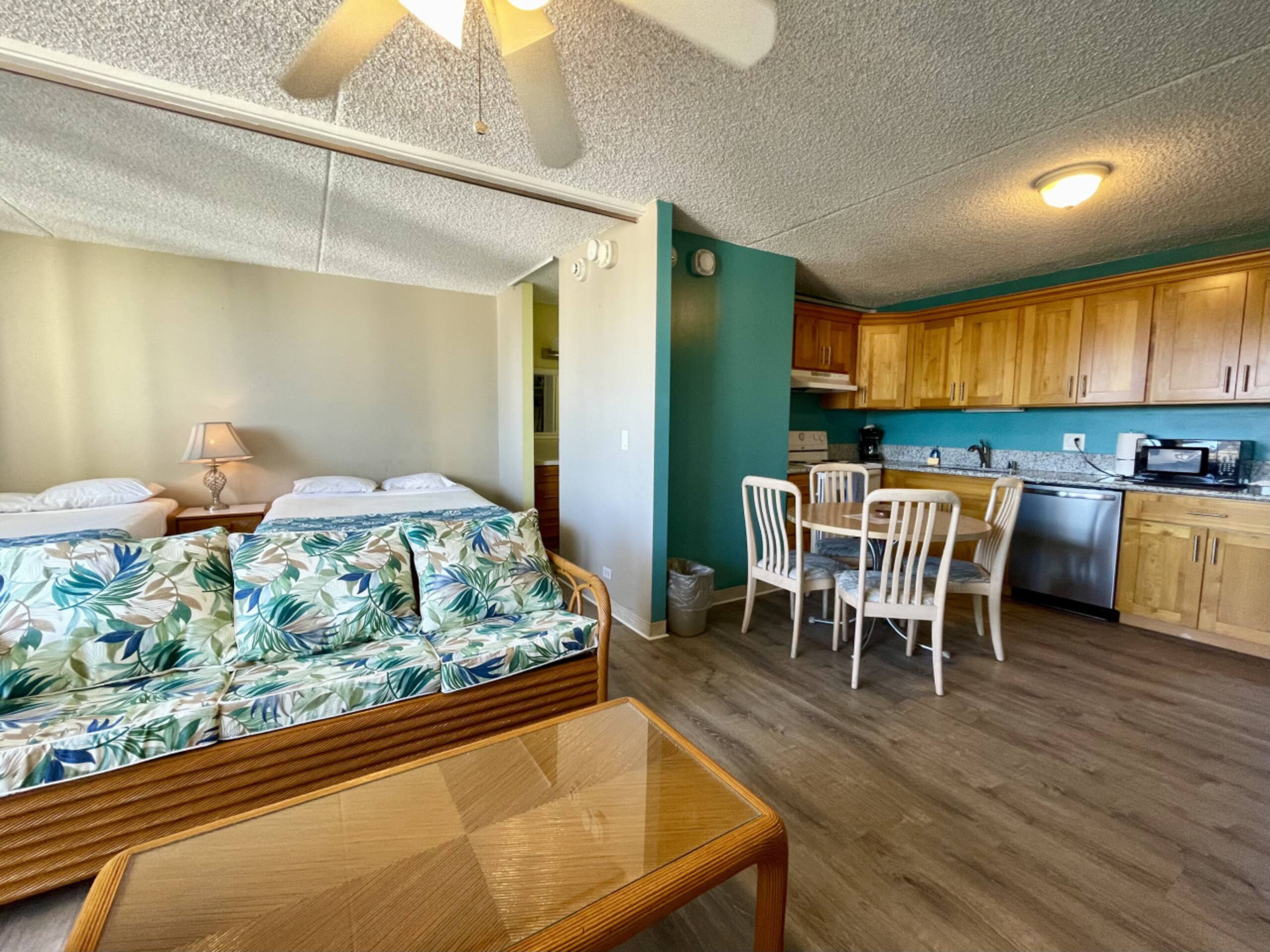 Condo in Honolulu · ★4.0 · 1 bedroom · 3 beds · 1 private bath - Image 2