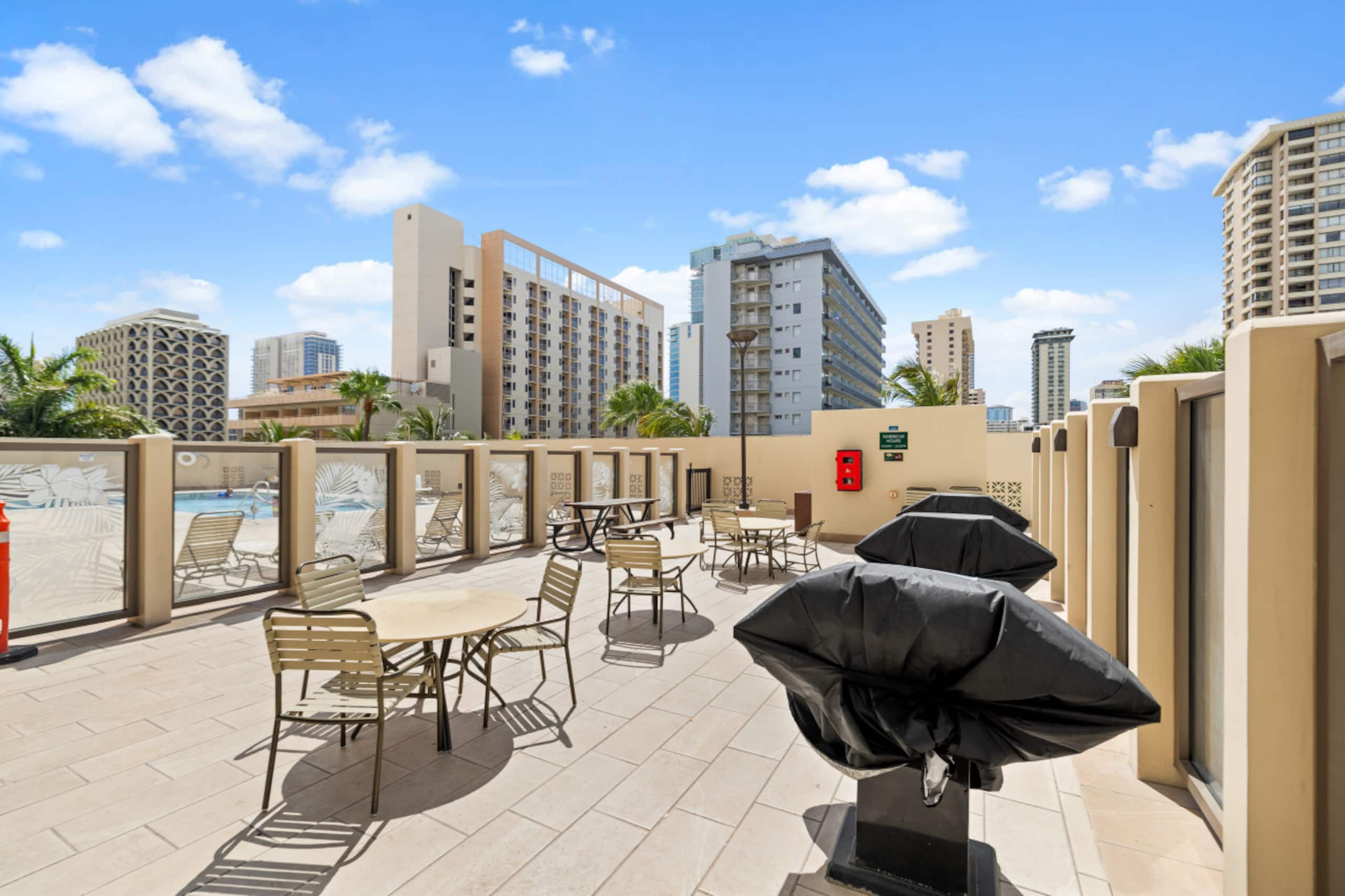 Condo in Honolulu · ★4.21 · 1 bedroom · 3 beds · 1 private bath - Image 19