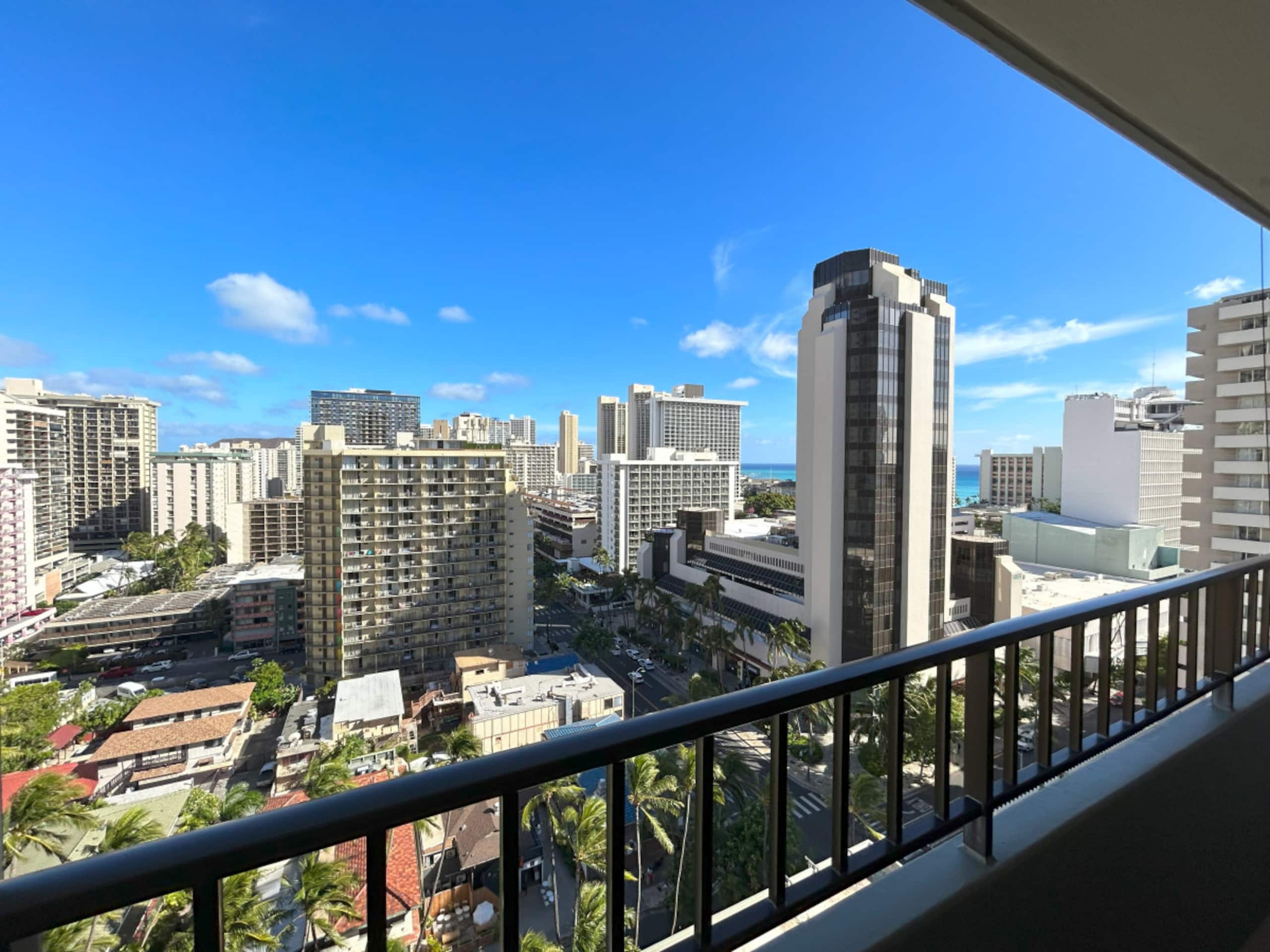 Condo in Honolulu · ★4.21 · 1 bedroom · 3 beds · 1 private bath - Image 14