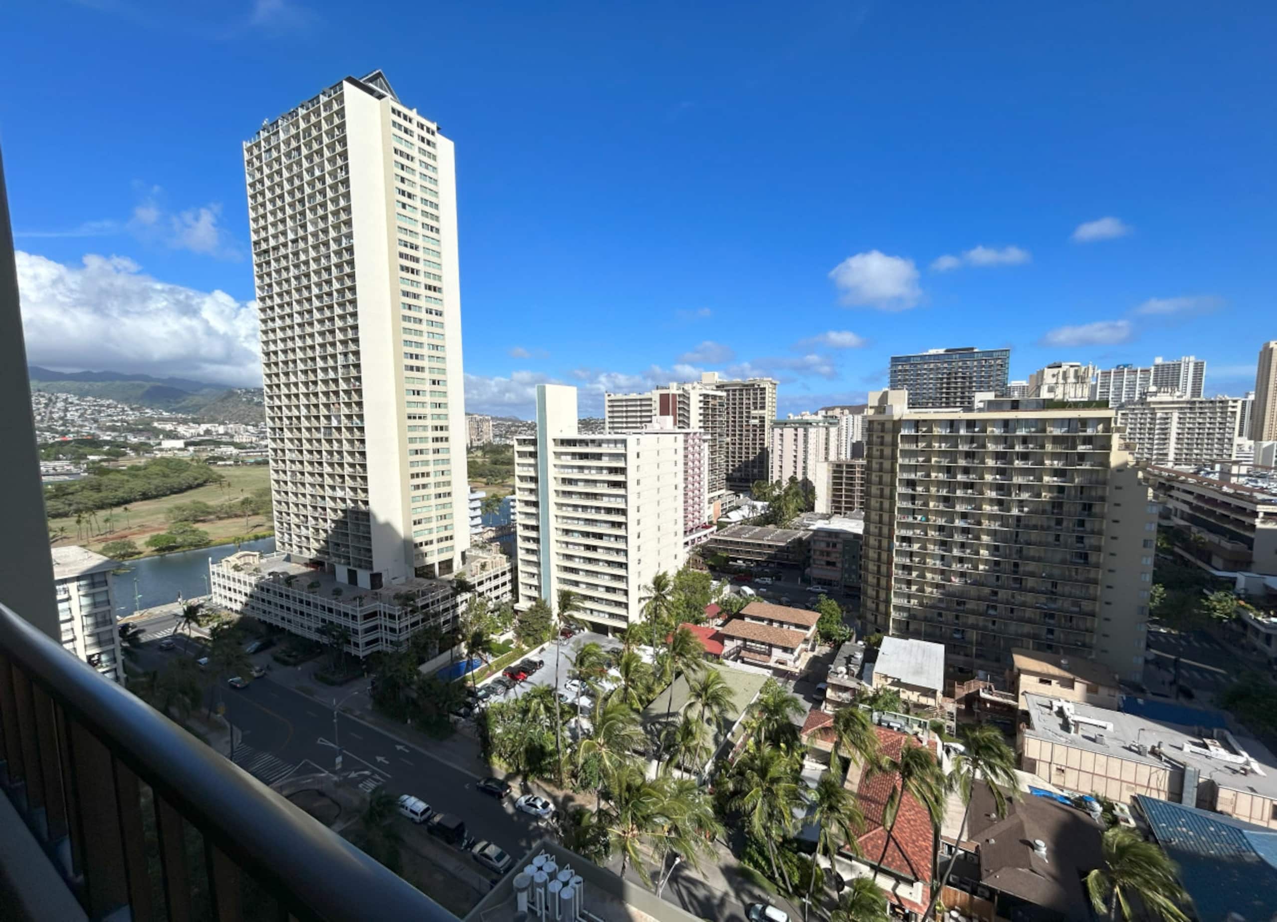 Condo in Honolulu · ★4.21 · 1 bedroom · 3 beds · 1 private bath - Image 13
