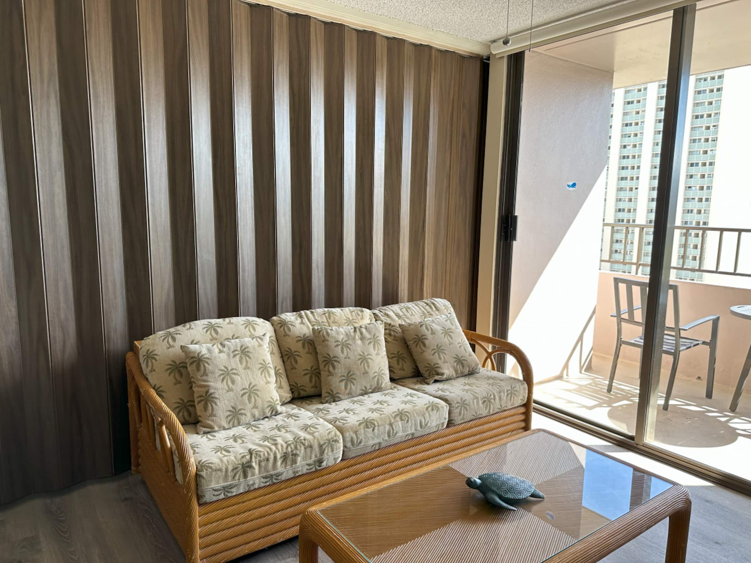 Condo in Honolulu · ★4.21 · 1 bedroom · 3 beds · 1 private bath - Image 11