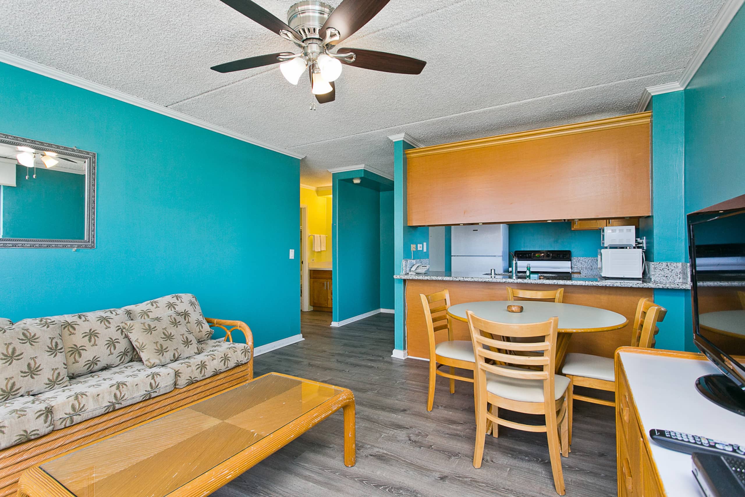 Condo in Honolulu · ★4.2 · 1 bedroom · 3 beds · 1 private bath - Image 6