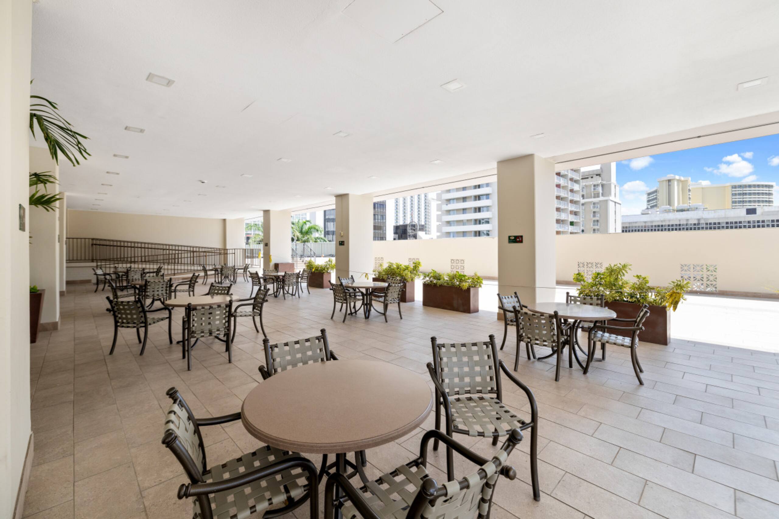 Condo in Honolulu · ★4.2 · 1 bedroom · 3 beds · 1 private bath - Image 41