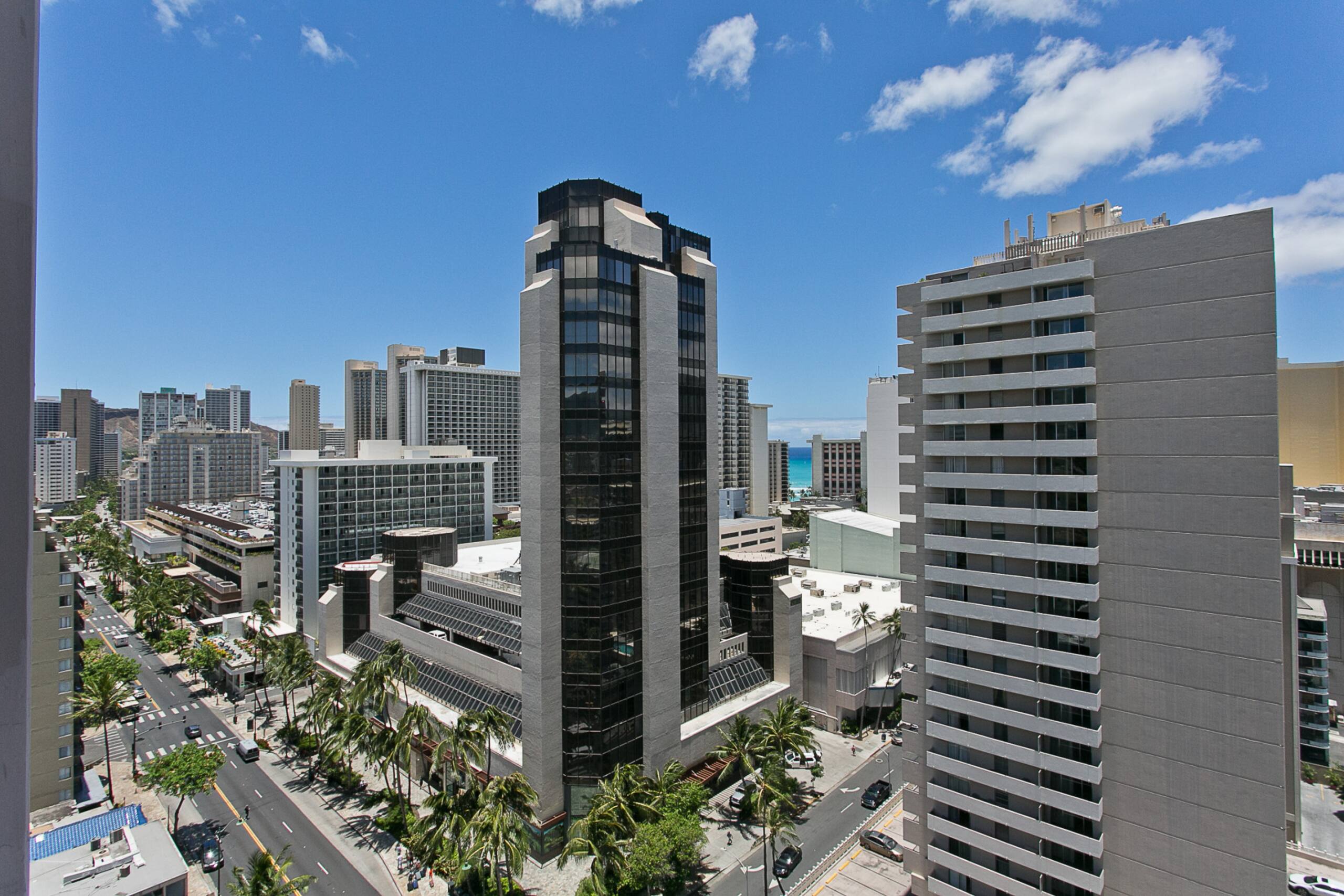 Condo in Honolulu · ★4.2 · 1 bedroom · 3 beds · 1 private bath - Image 27