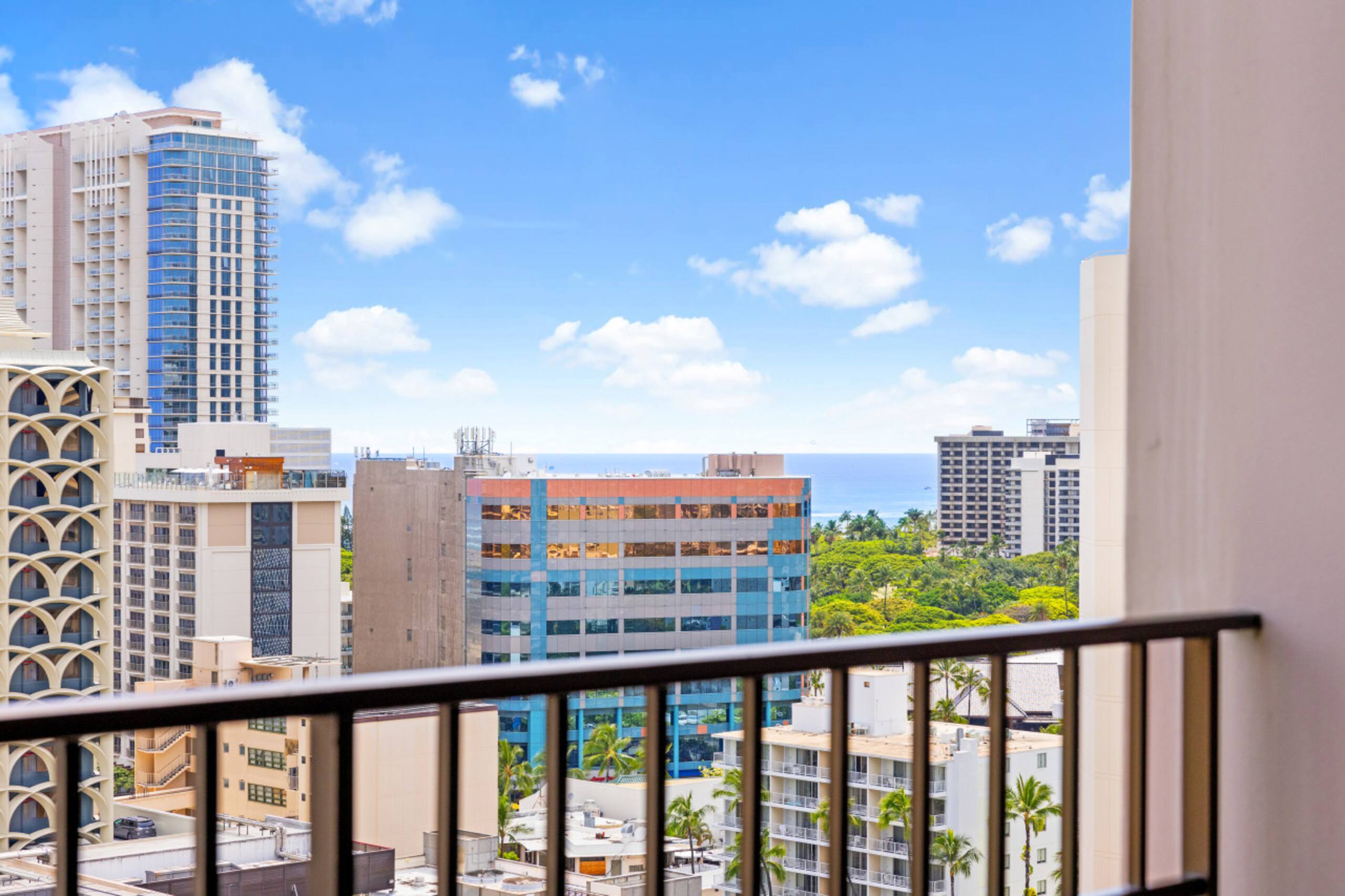 Condo in Honolulu · ★4.2 · 1 bedroom · 3 beds · 1 private bath - Image 28