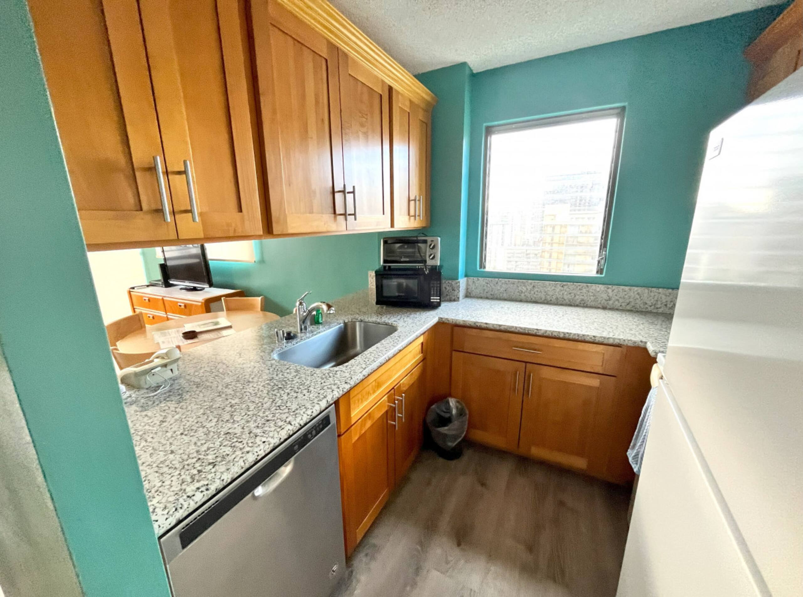 Condo in Honolulu · ★4.2 · 1 bedroom · 3 beds · 1 private bath - Image 10