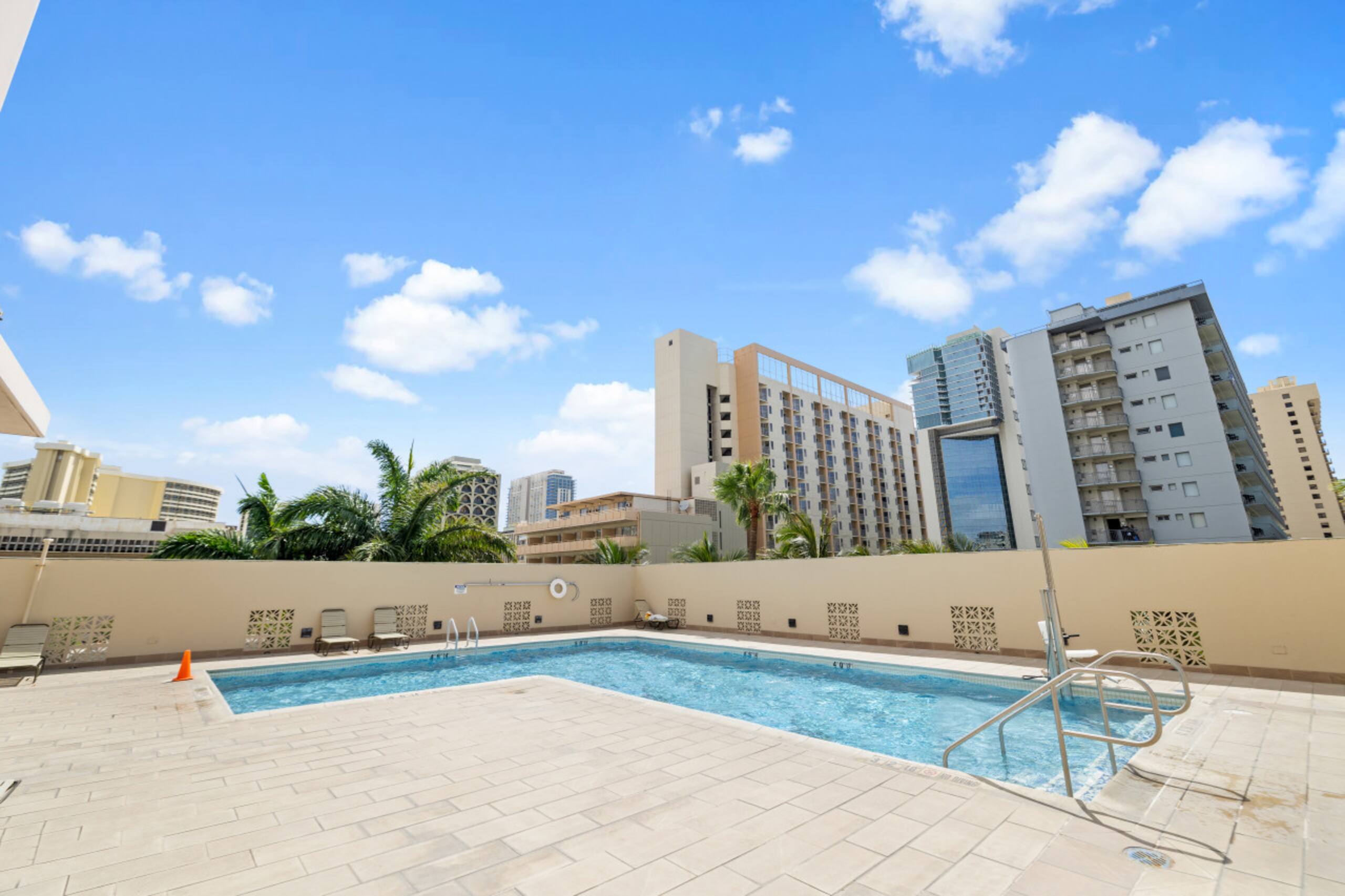 Condo in Honolulu · ★4.2 · 1 bedroom · 3 beds · 1 private bath - Image 4