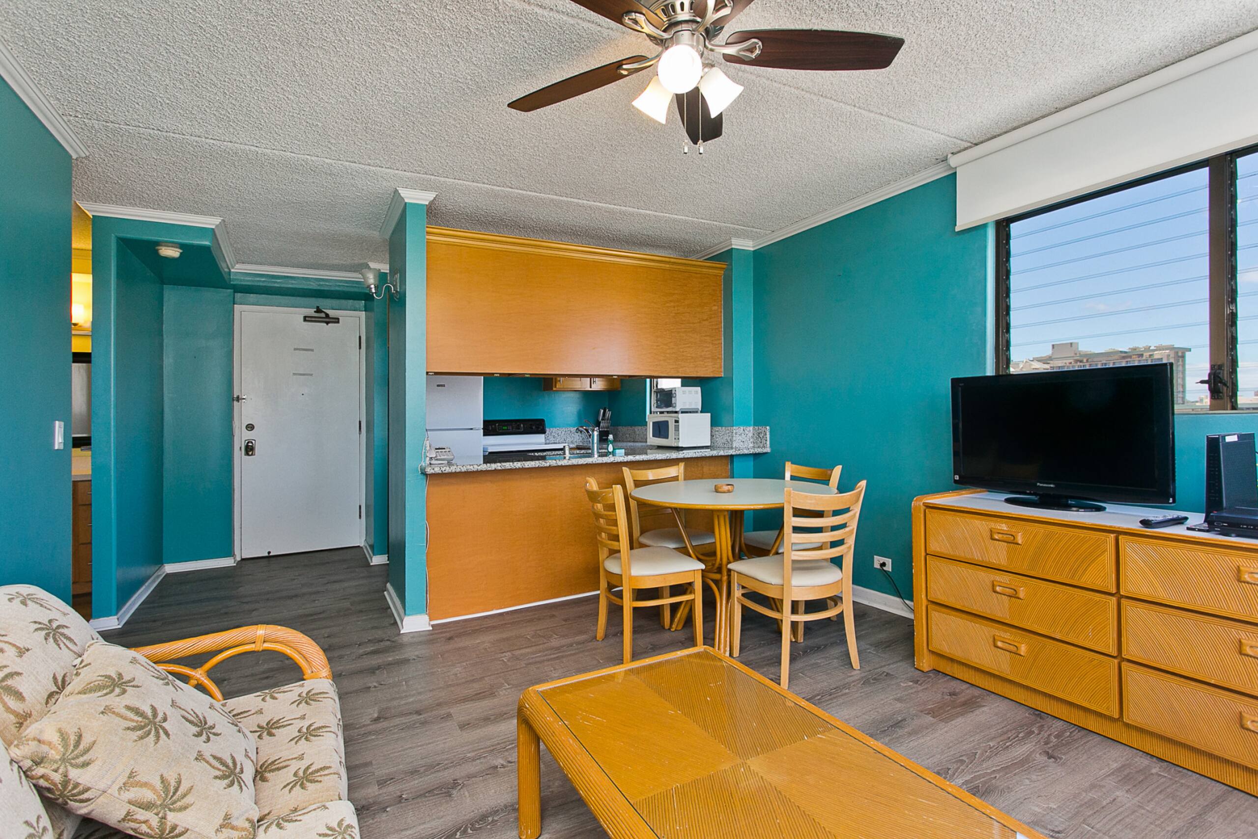 Condo in Honolulu · ★4.2 · 1 bedroom · 3 beds · 1 private bath - Image 2