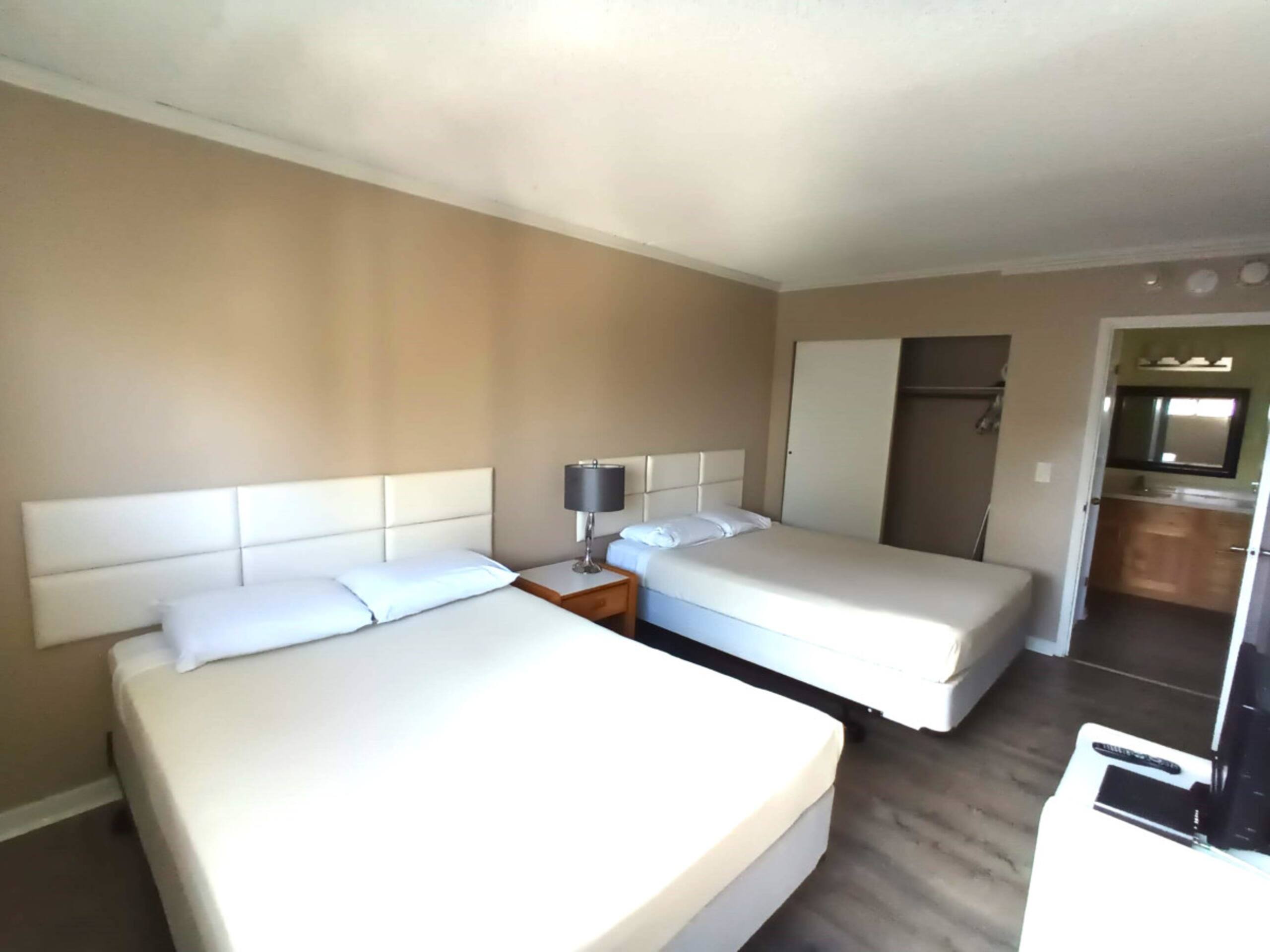 Condo in Honolulu · ★4.2 · 1 bedroom · 3 beds · 1 private bath - Image 11