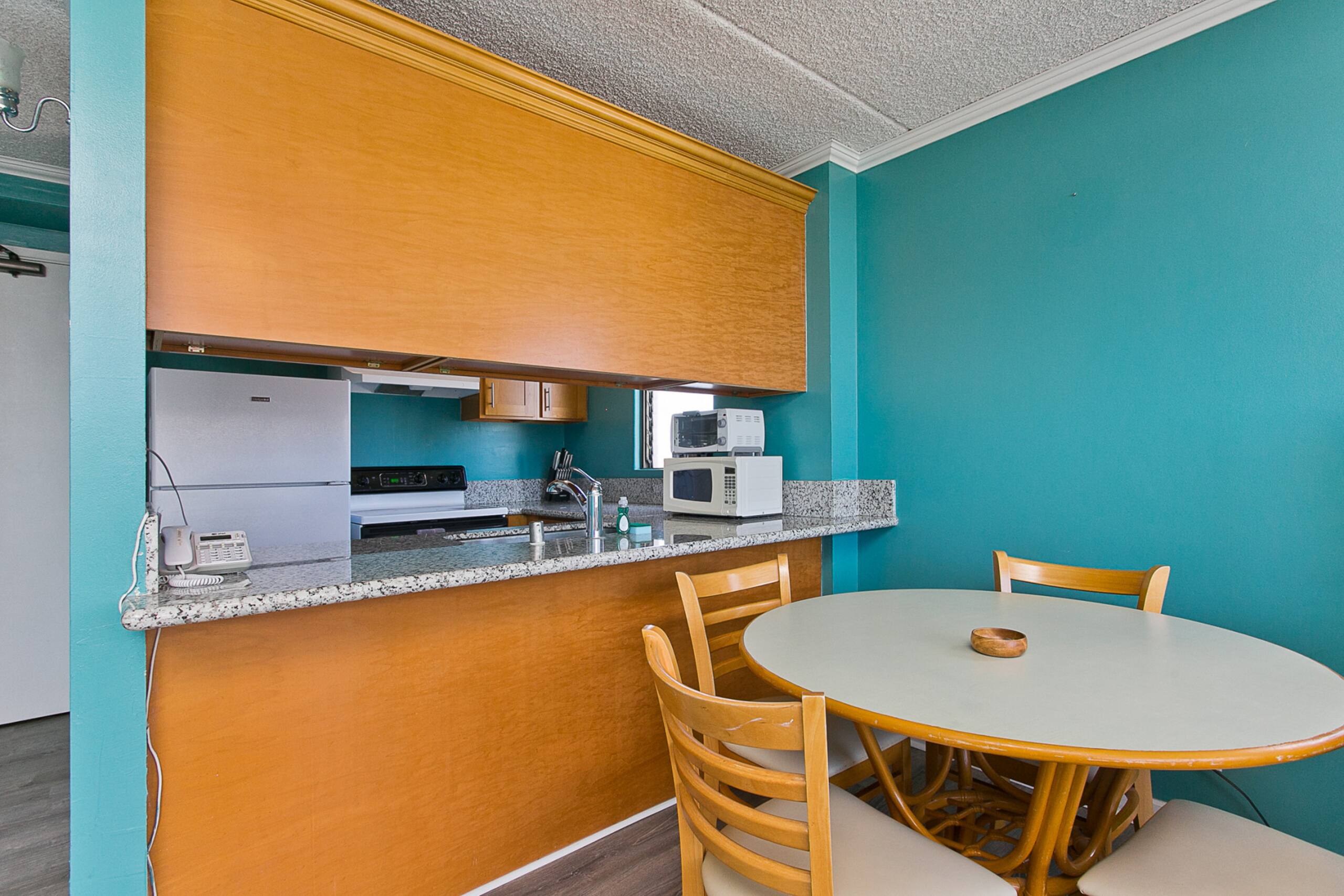 Condo in Honolulu · ★4.2 · 1 bedroom · 3 beds · 1 private bath - Image 7