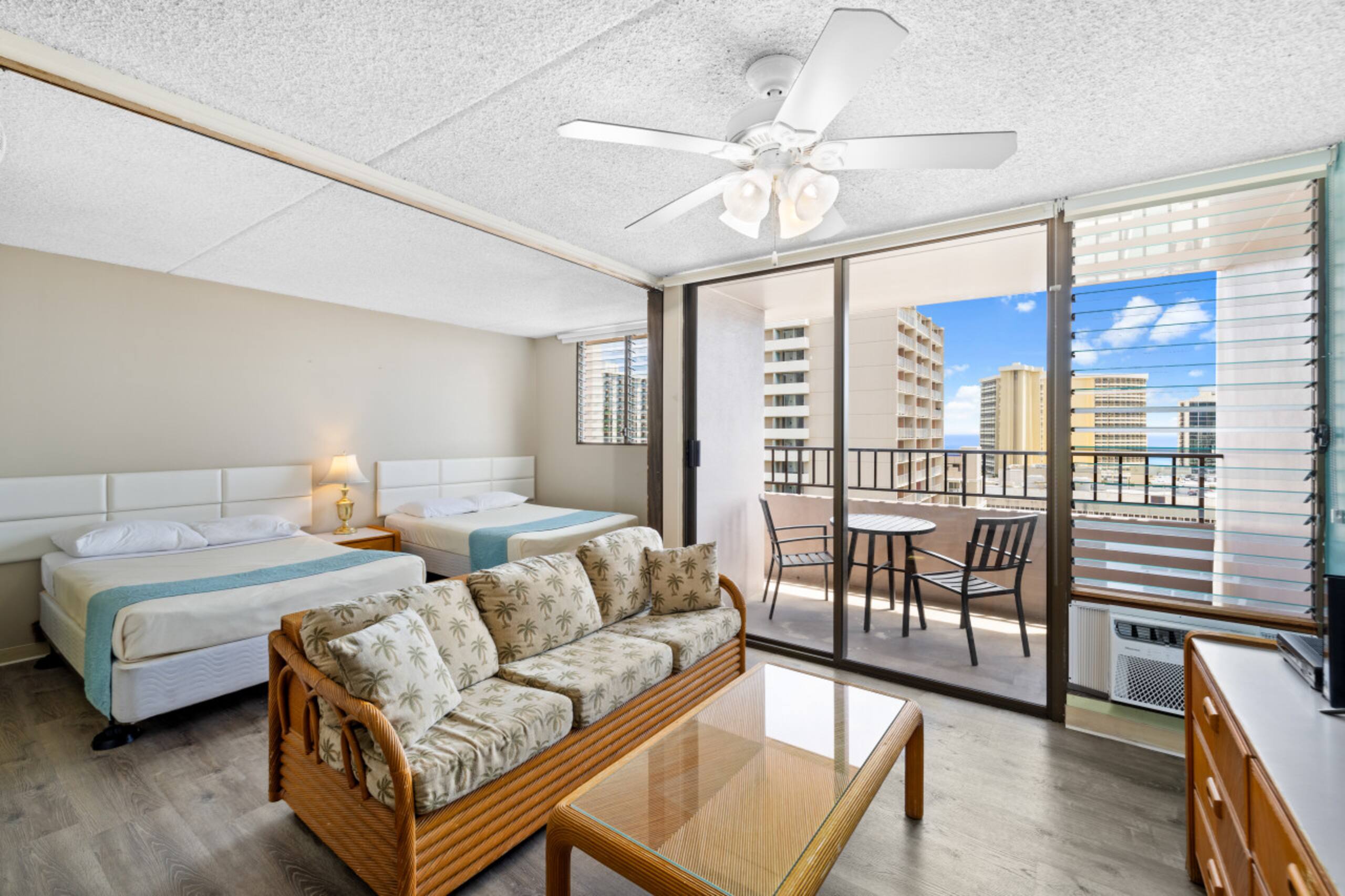 Condo in Honolulu · ★4.33 · 1 bedroom · 3 beds · 1 private bath - Image 3