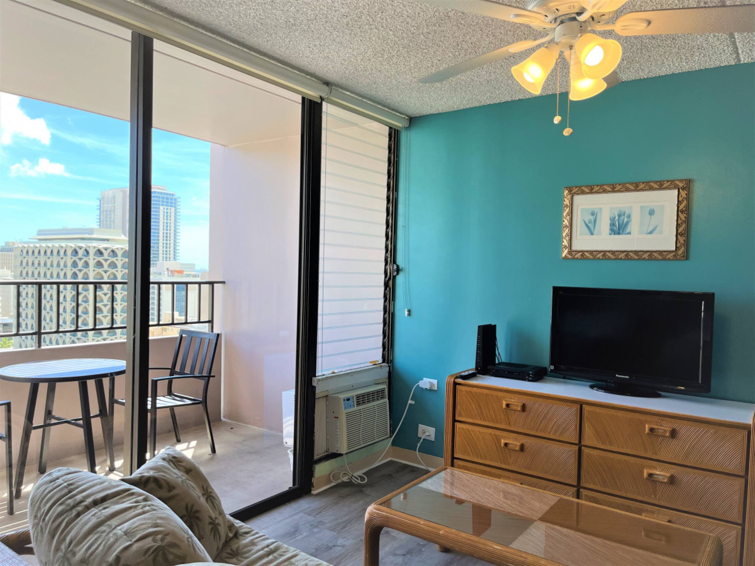 Condo in Honolulu · ★4.33 · 1 bedroom · 3 beds · 1 private bath - Image 9