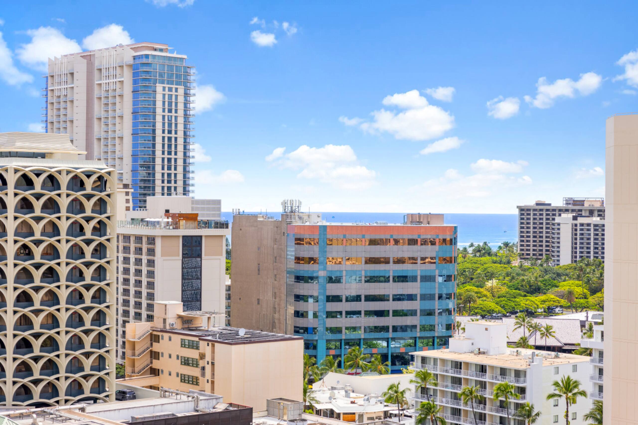 Condo in Honolulu · ★4.33 · 1 bedroom · 3 beds · 1 private bath - Image 36