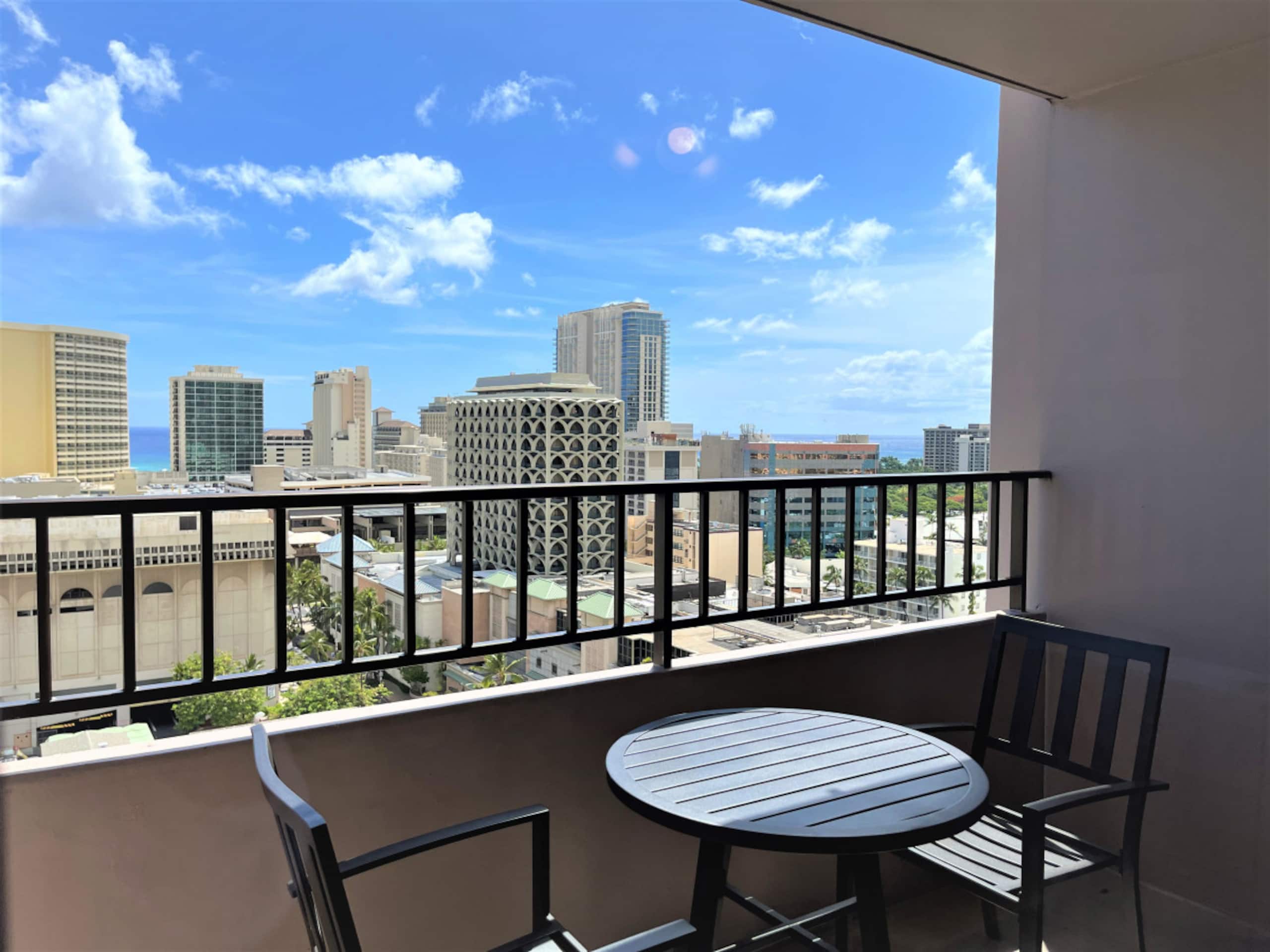 Condo in Honolulu · ★4.33 · 1 bedroom · 3 beds · 1 private bath - Image 10