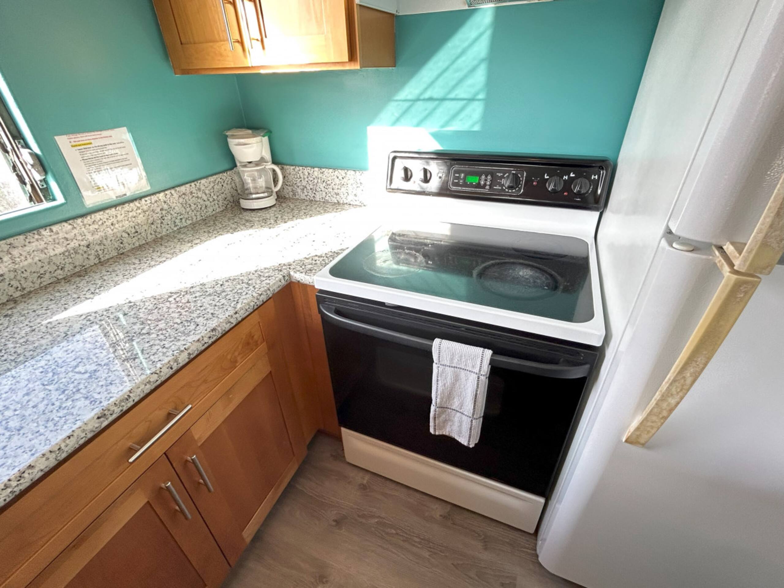 Condo in Honolulu · ★4.22 · 1 bedroom · 3 beds · 1 private bath - Image 9