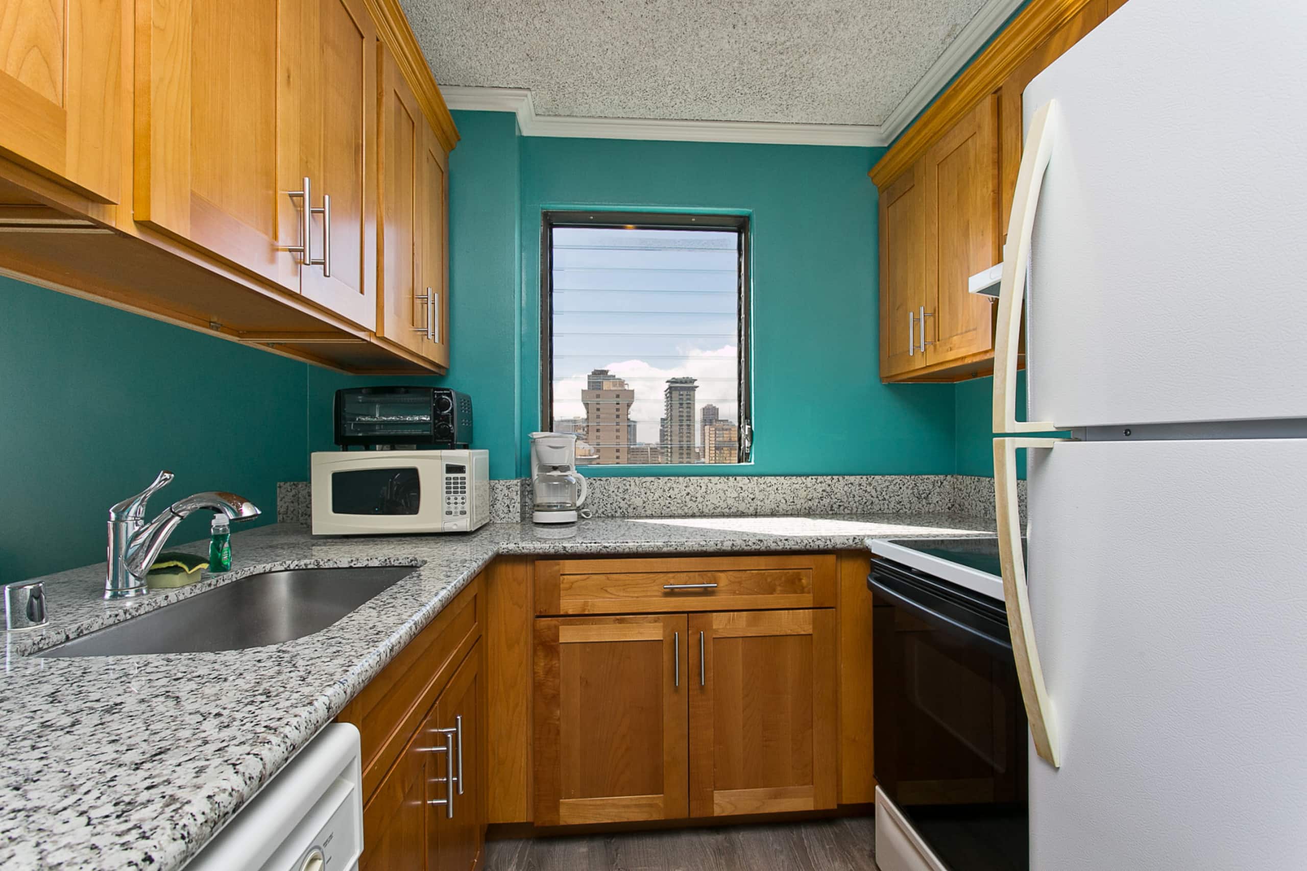 Condo in Honolulu · ★4.22 · 1 bedroom · 3 beds · 1 private bath - Image 10