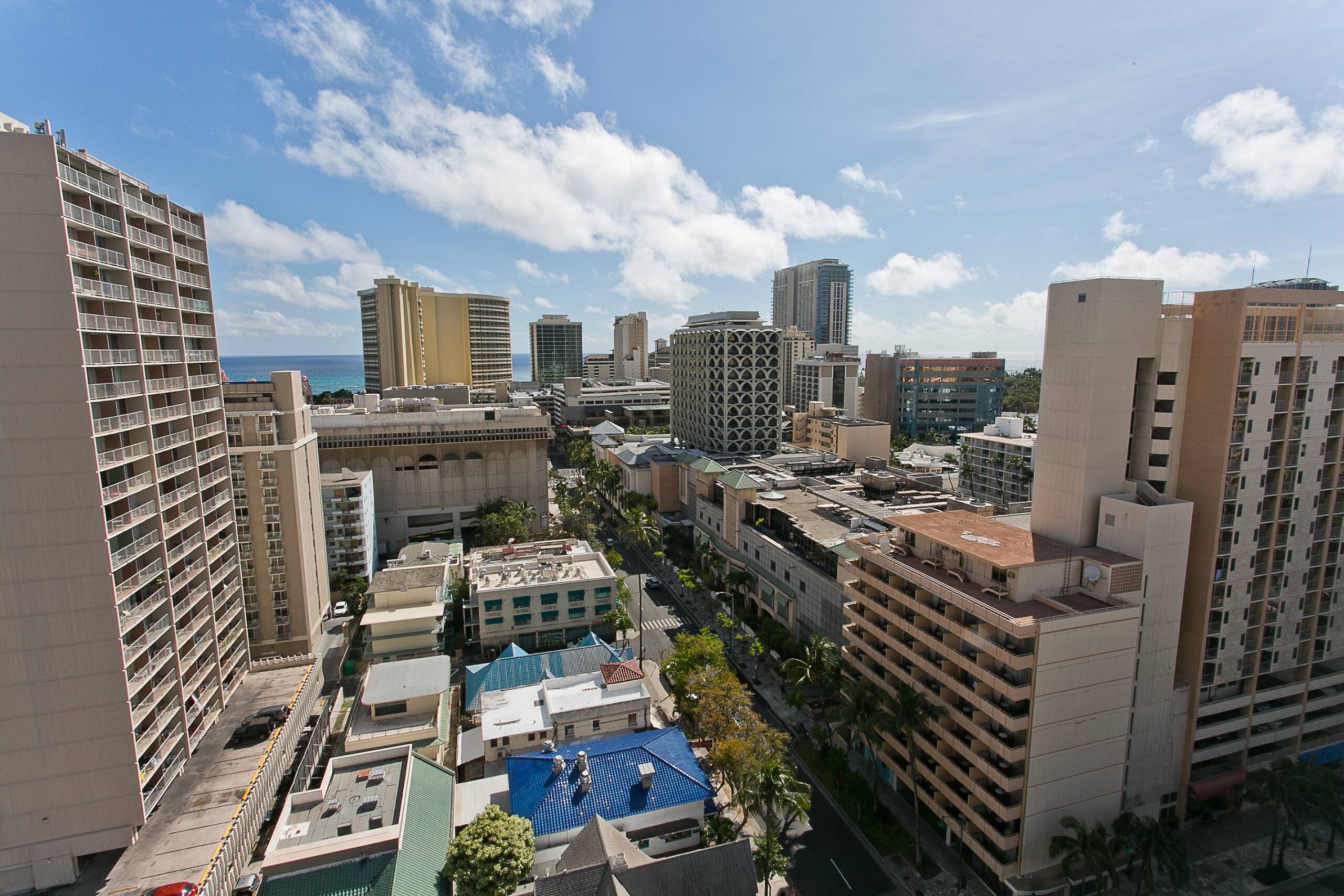 Condo in Honolulu · ★4.22 · 1 bedroom · 3 beds · 1 private bath - Image 18