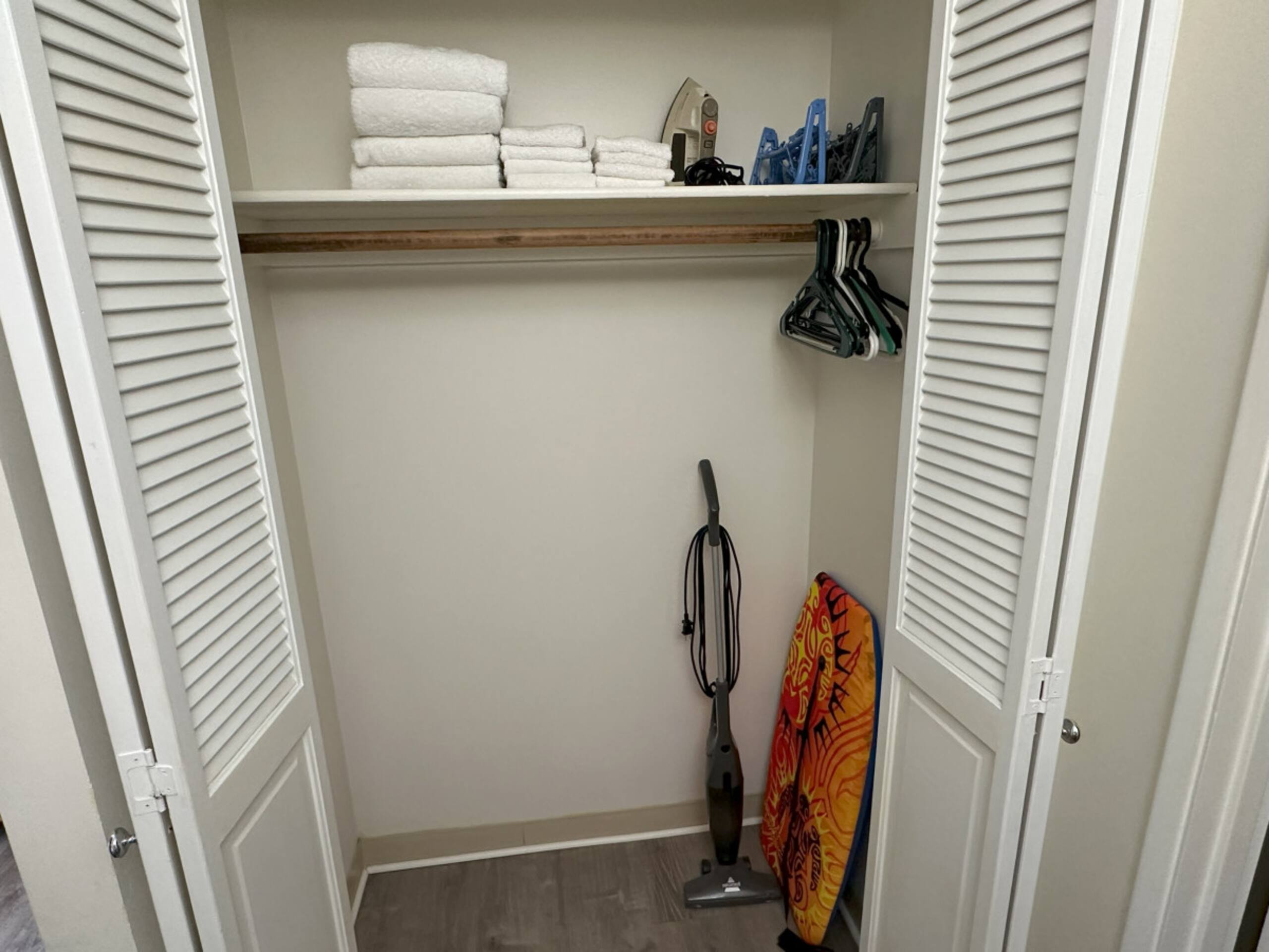 Condo in Honolulu · ★4.22 · 1 bedroom · 3 beds · 1 private bath - Image 17