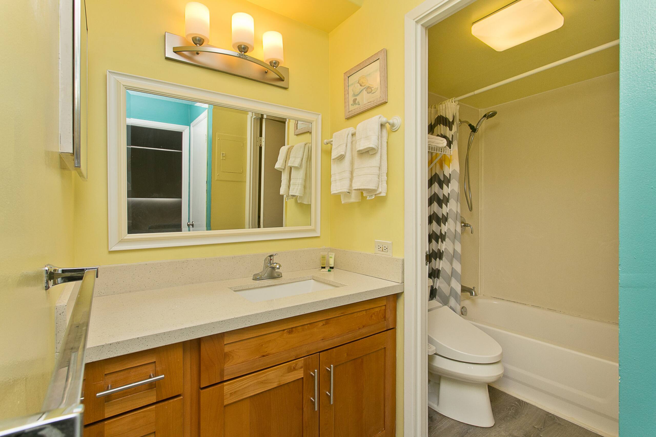 Condo in Honolulu · ★4.22 · 1 bedroom · 3 beds · 1 private bath - Image 15