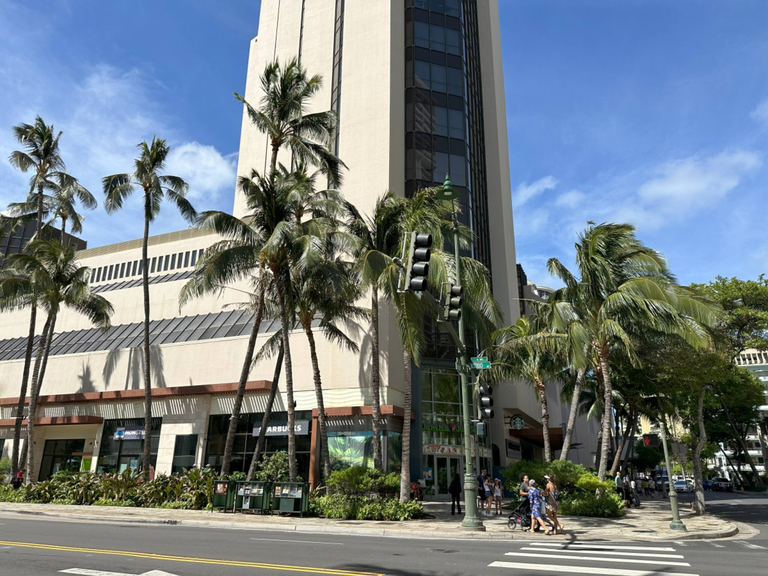 Condo in Honolulu · ★4.22 · 1 bedroom · 3 beds · 1 private bath - Image 33
