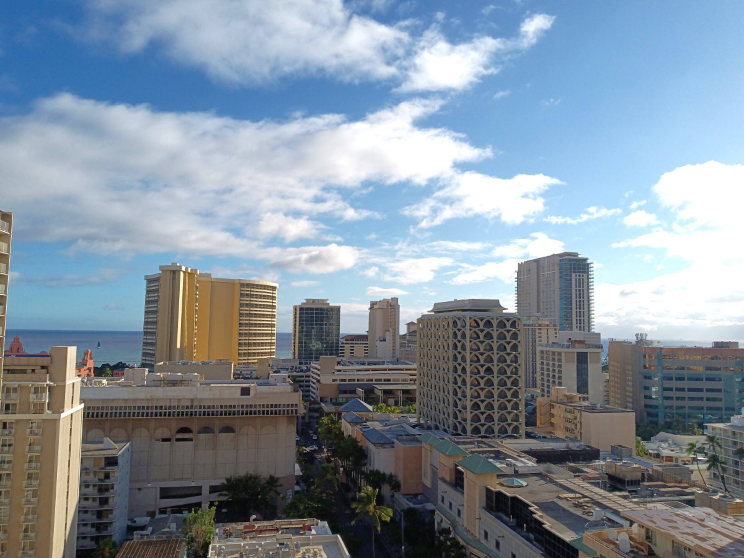 Condo in Honolulu · ★4.22 · 1 bedroom · 3 beds · 1 private bath - Image 12