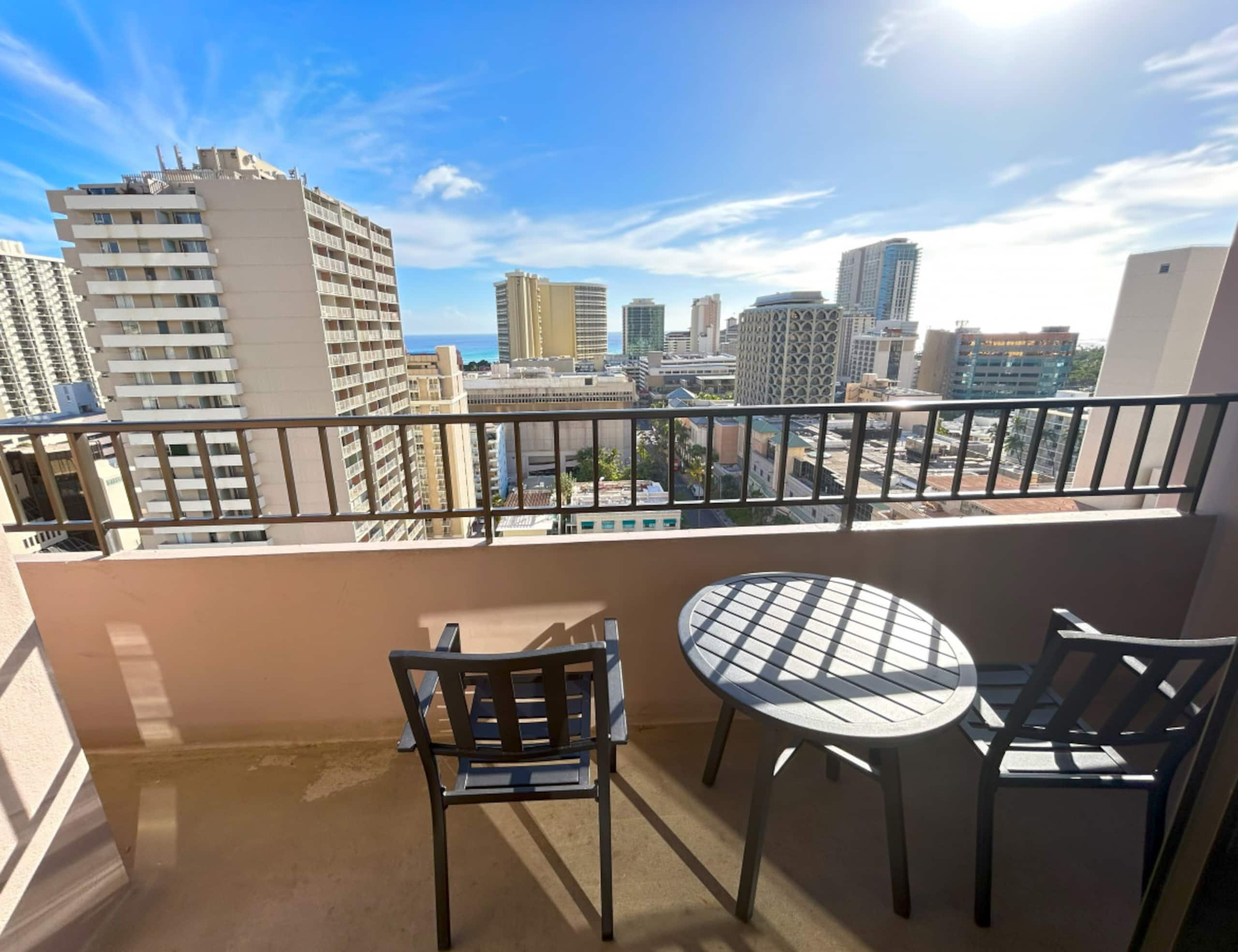Condo in Honolulu · ★4.22 · 1 bedroom · 3 beds · 1 private bath - Image 2