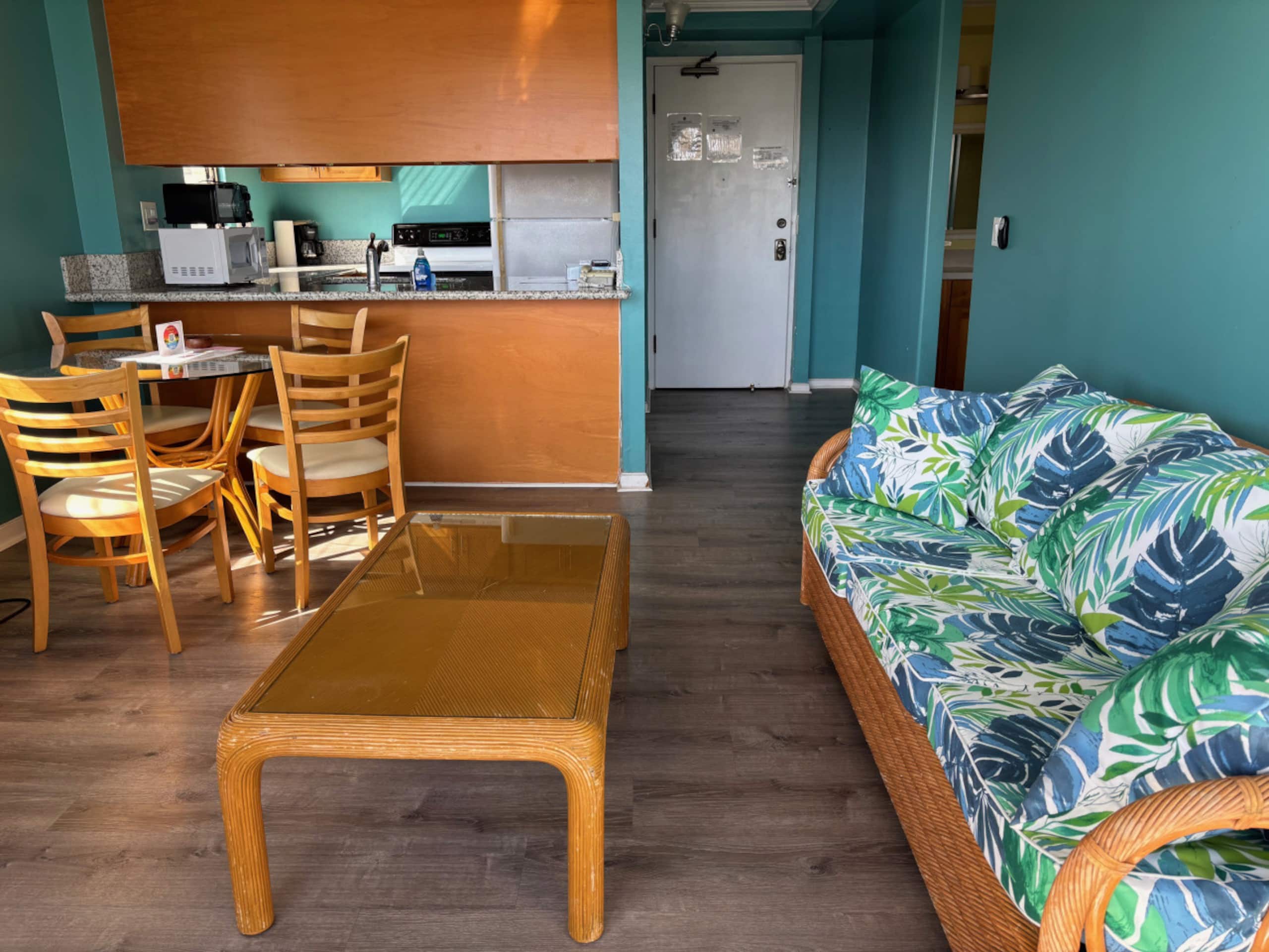 Condo in Honolulu · ★4.22 · 1 bedroom · 3 beds · 1 private bath - Image 7