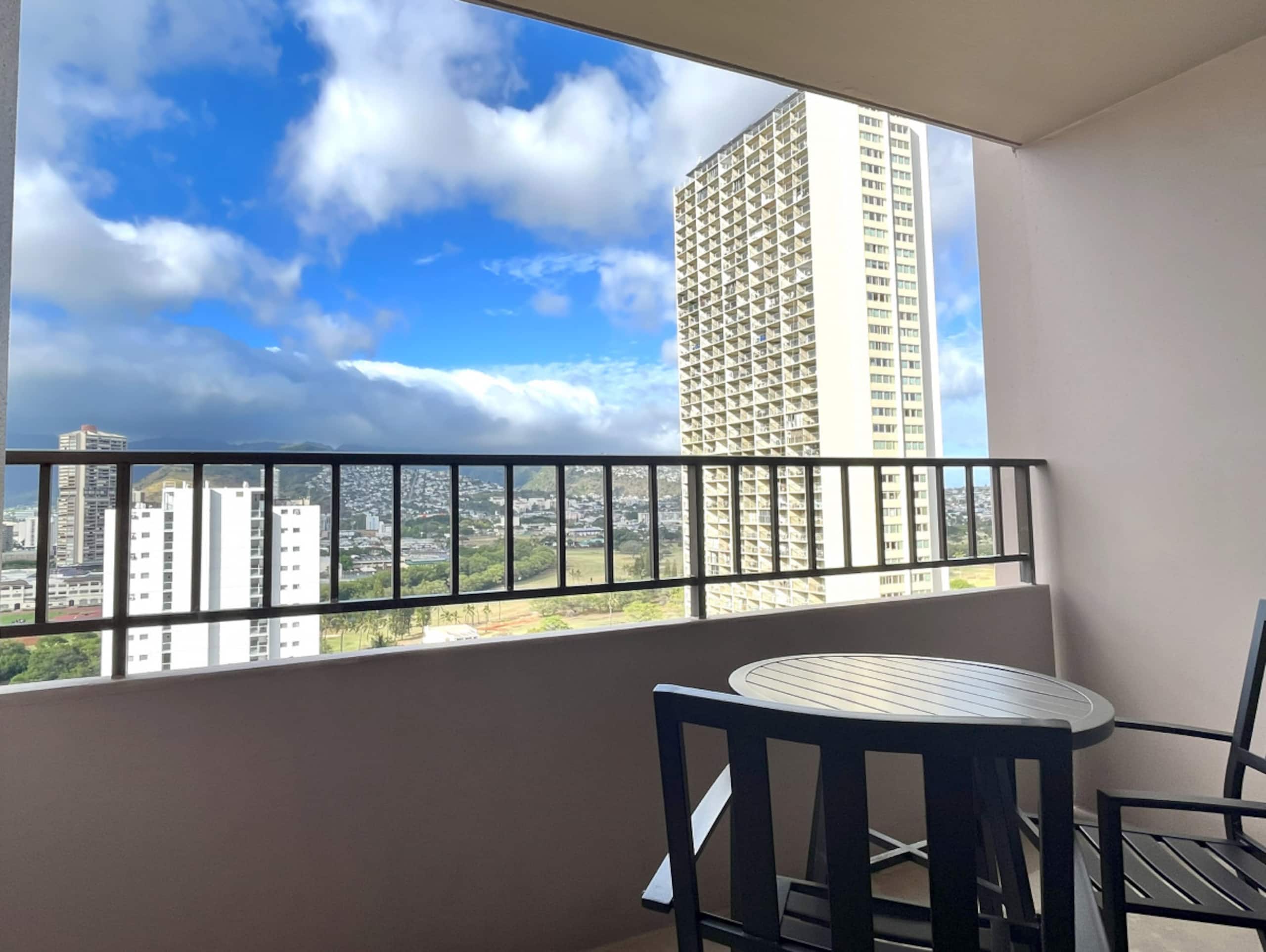 Condo in Honolulu · ★4.71 · 1 bedroom · 3 beds · 1 private bath - Image 11