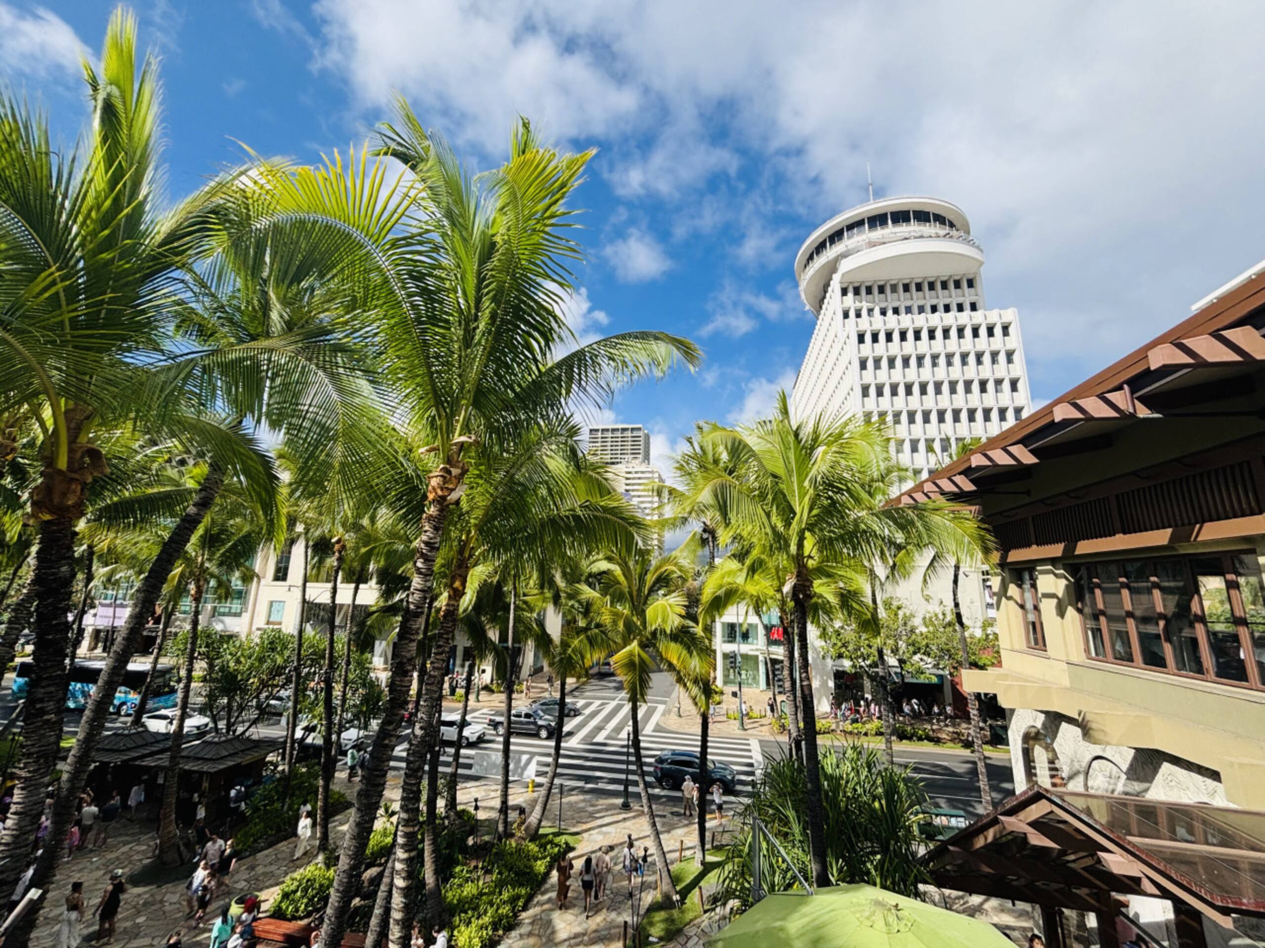 Condo in Honolulu · ★4.71 · 1 bedroom · 3 beds · 1 private bath - Image 37