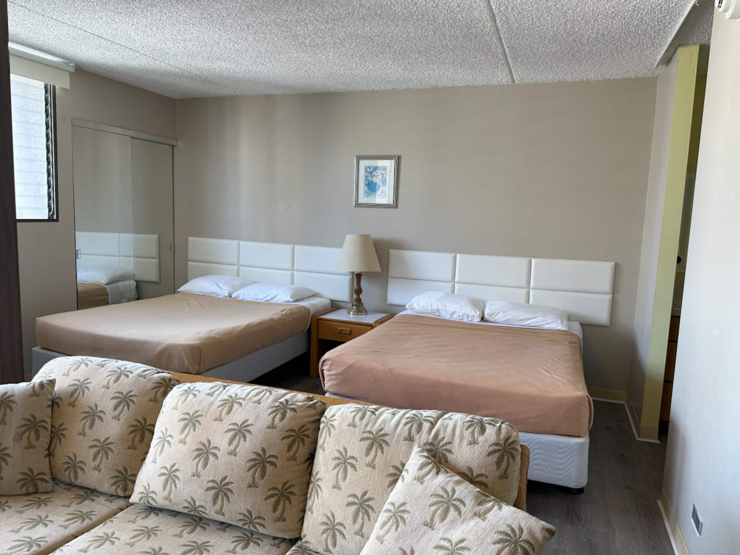 Condo in Honolulu · ★4.71 · 1 bedroom · 3 beds · 1 private bath - Image 6