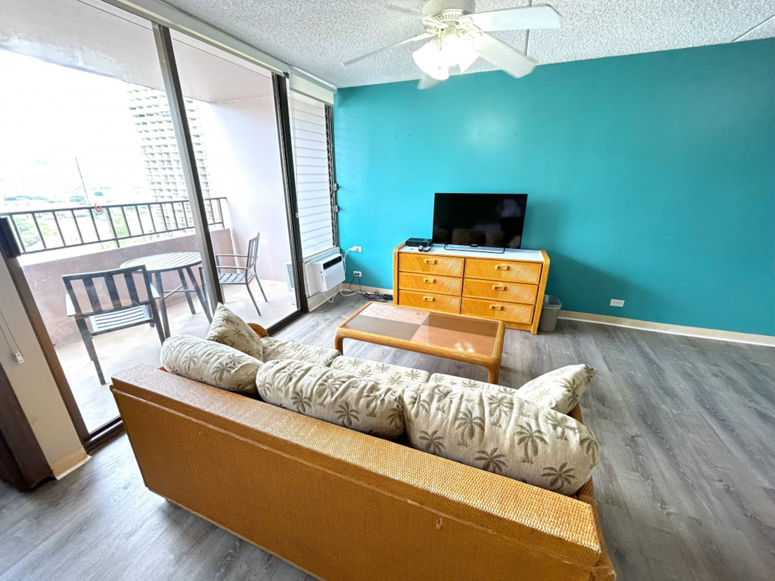 Condo in Honolulu · ★4.71 · 1 bedroom · 3 beds · 1 private bath - Image 2