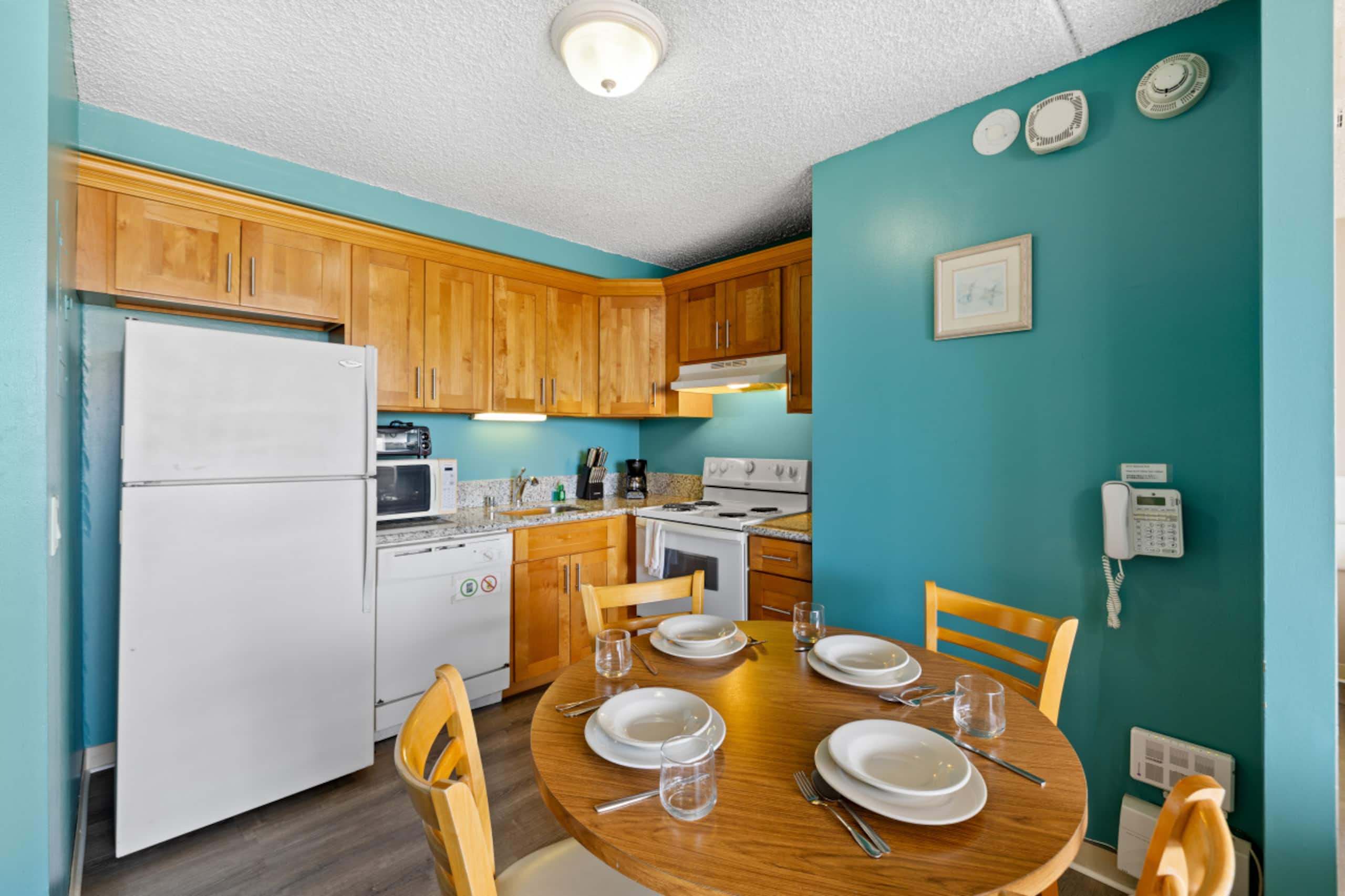 Condo in Honolulu · ★4.27 · 1 bedroom · 3 beds · 1 private bath - Image 1