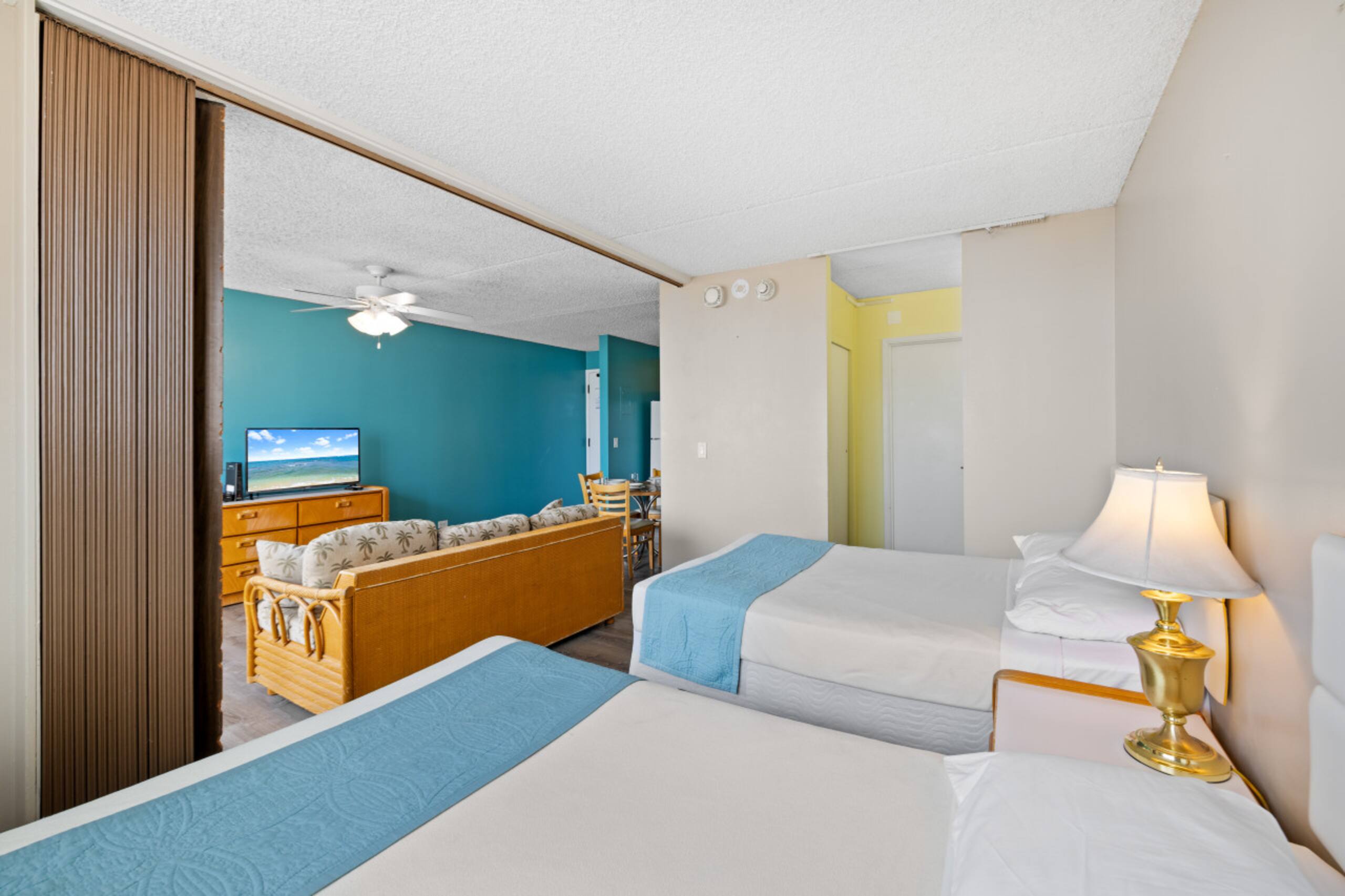 Condo in Honolulu · ★4.27 · 1 bedroom · 3 beds · 1 private bath - Image 10