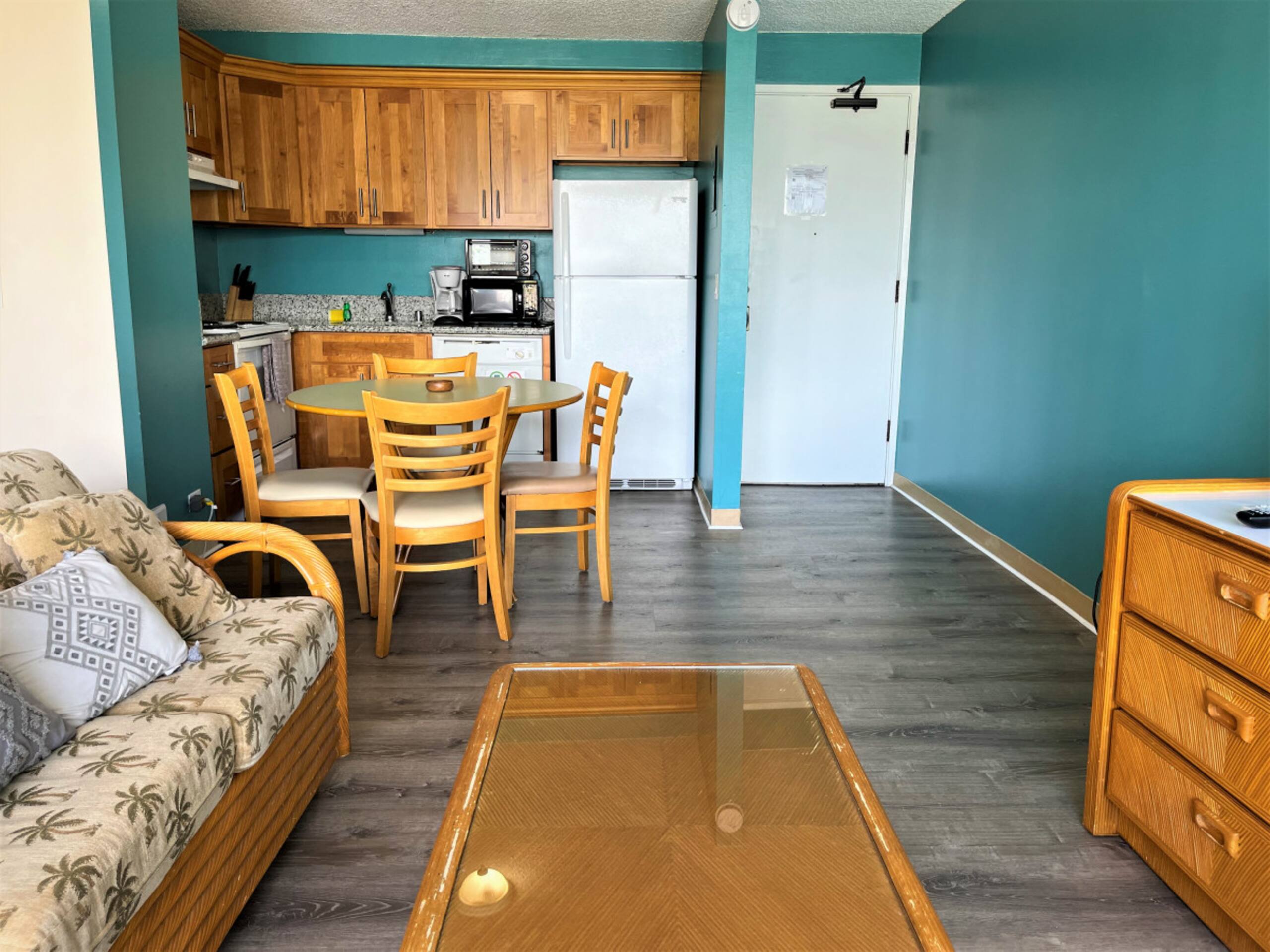 Condo in Honolulu · ★4.27 · 1 bedroom · 3 beds · 1 private bath - Image 8