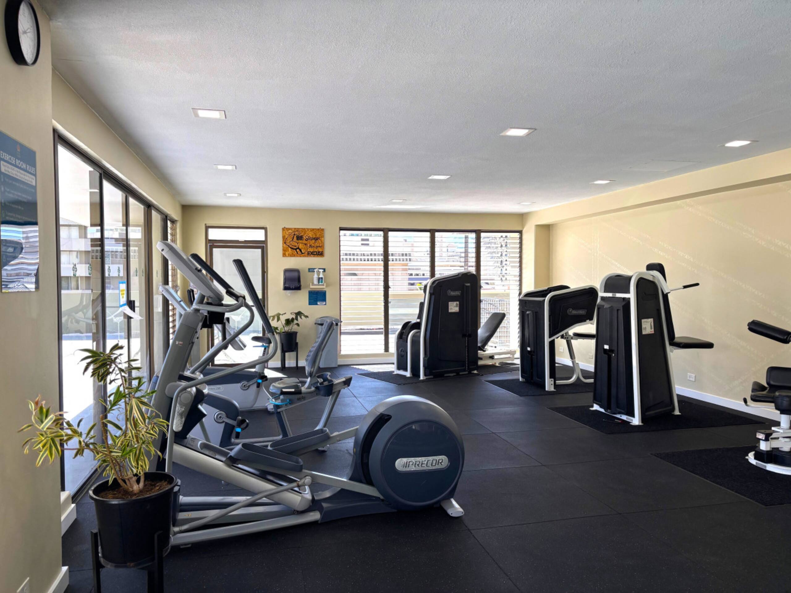 Condo in Honolulu · ★4.27 · 1 bedroom · 3 beds · 1 private bath - Image 25