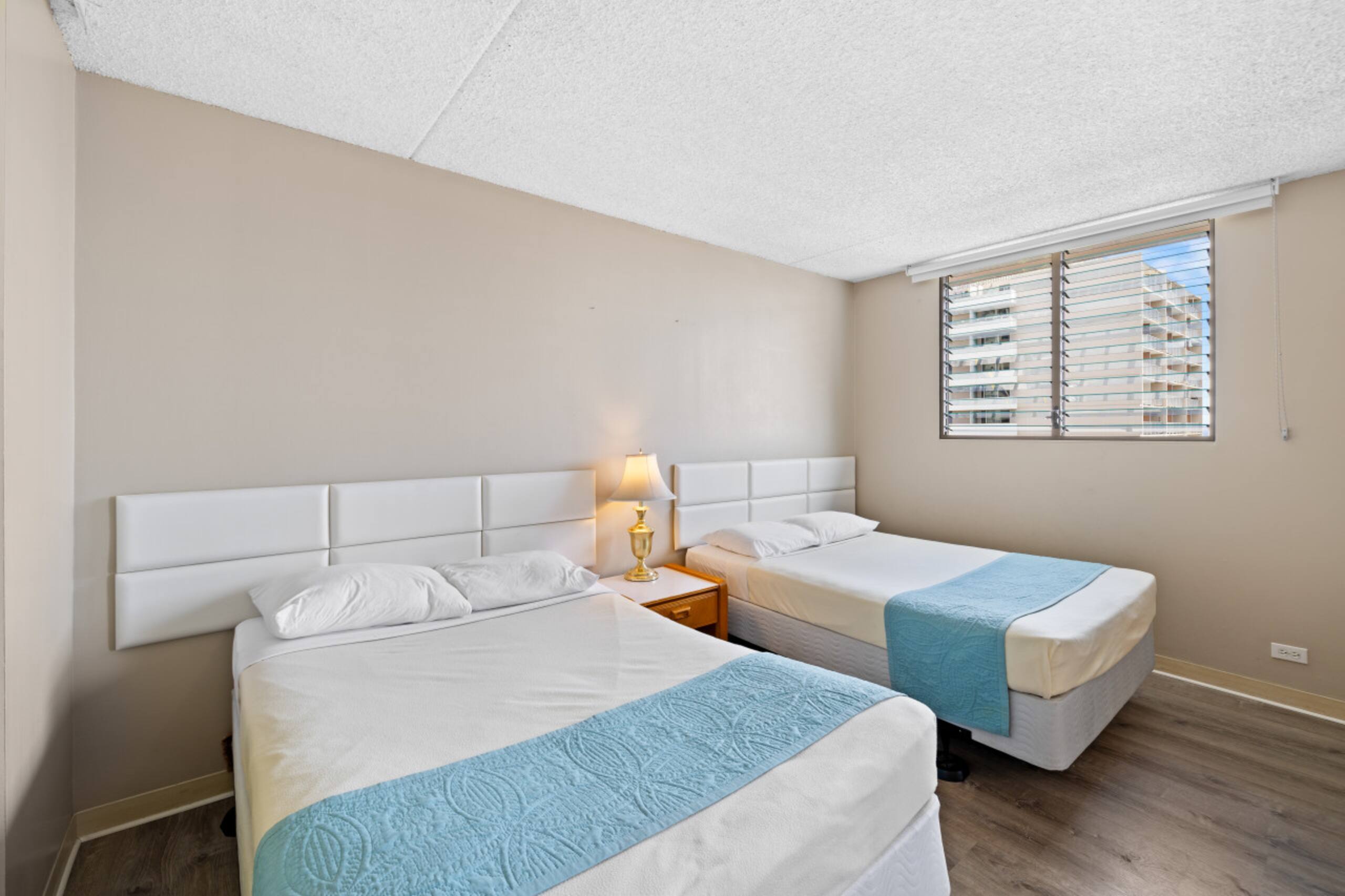 Condo in Honolulu · ★4.27 · 1 bedroom · 3 beds · 1 private bath - Image 6