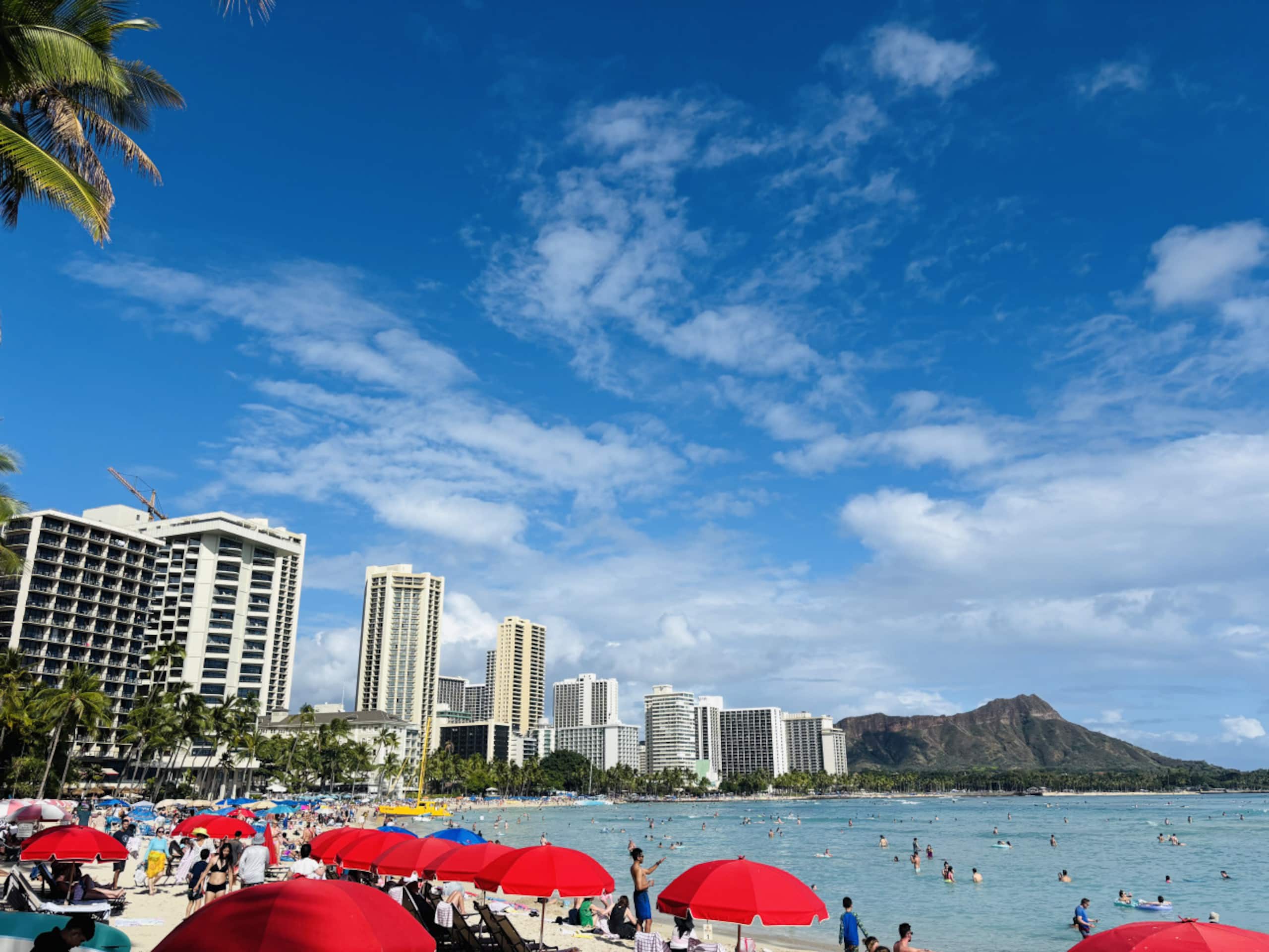 Condo in Honolulu · ★4.27 · 1 bedroom · 3 beds · 1 private bath - Image 3