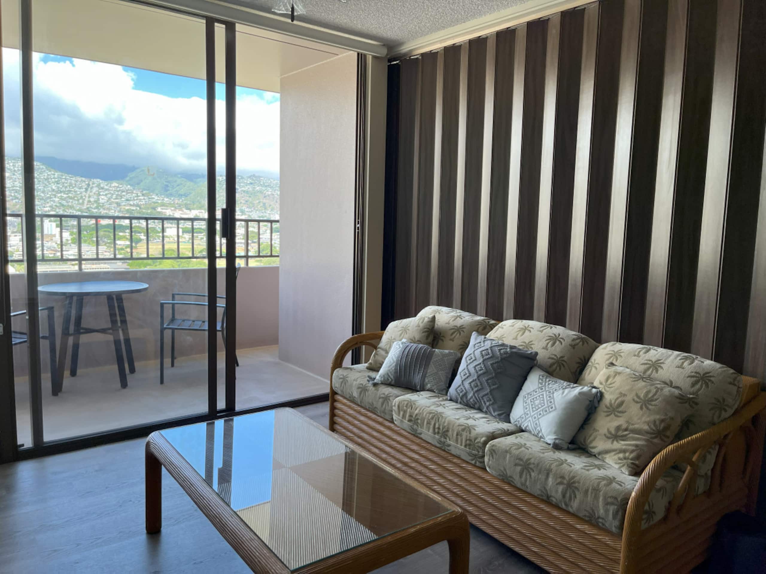 Condo in Honolulu · ★4.27 · 1 bedroom · 3 beds · 1 private bath - Image 5