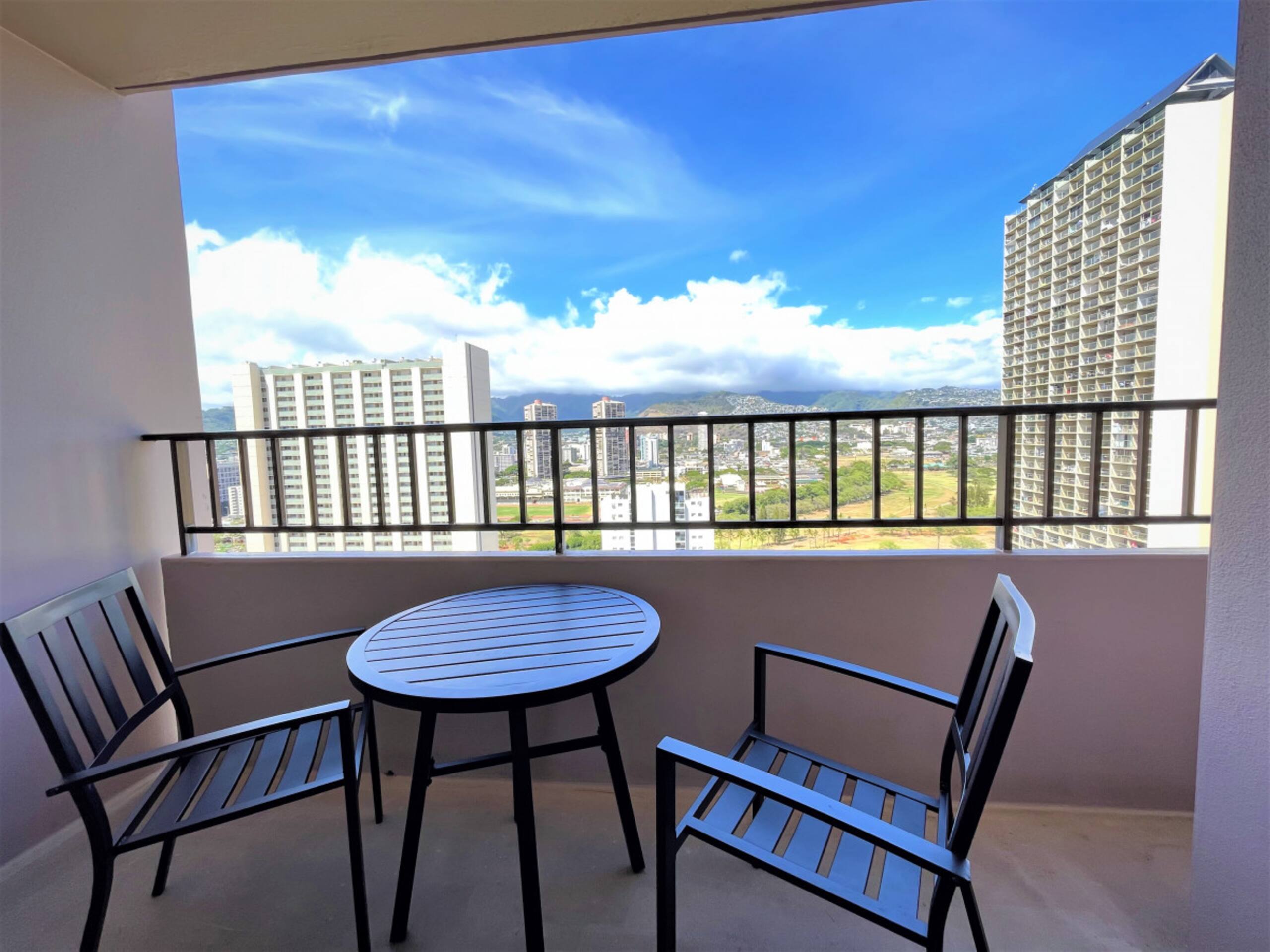Condo in Honolulu · ★4.27 · 1 bedroom · 3 beds · 1 private bath - Image 11