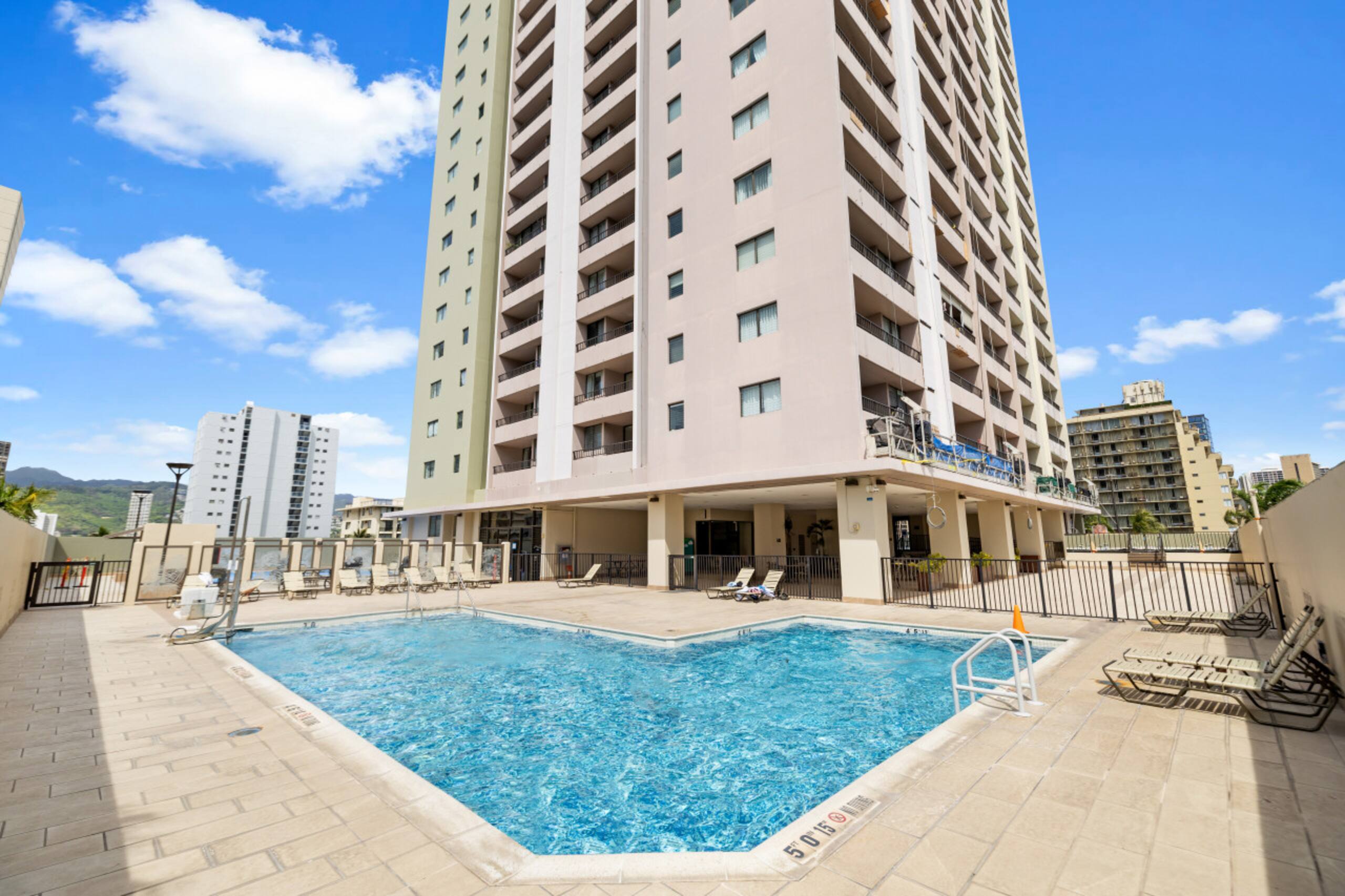Condo in Honolulu · ★4.27 · 1 bedroom · 3 beds · 1 private bath - Image 22